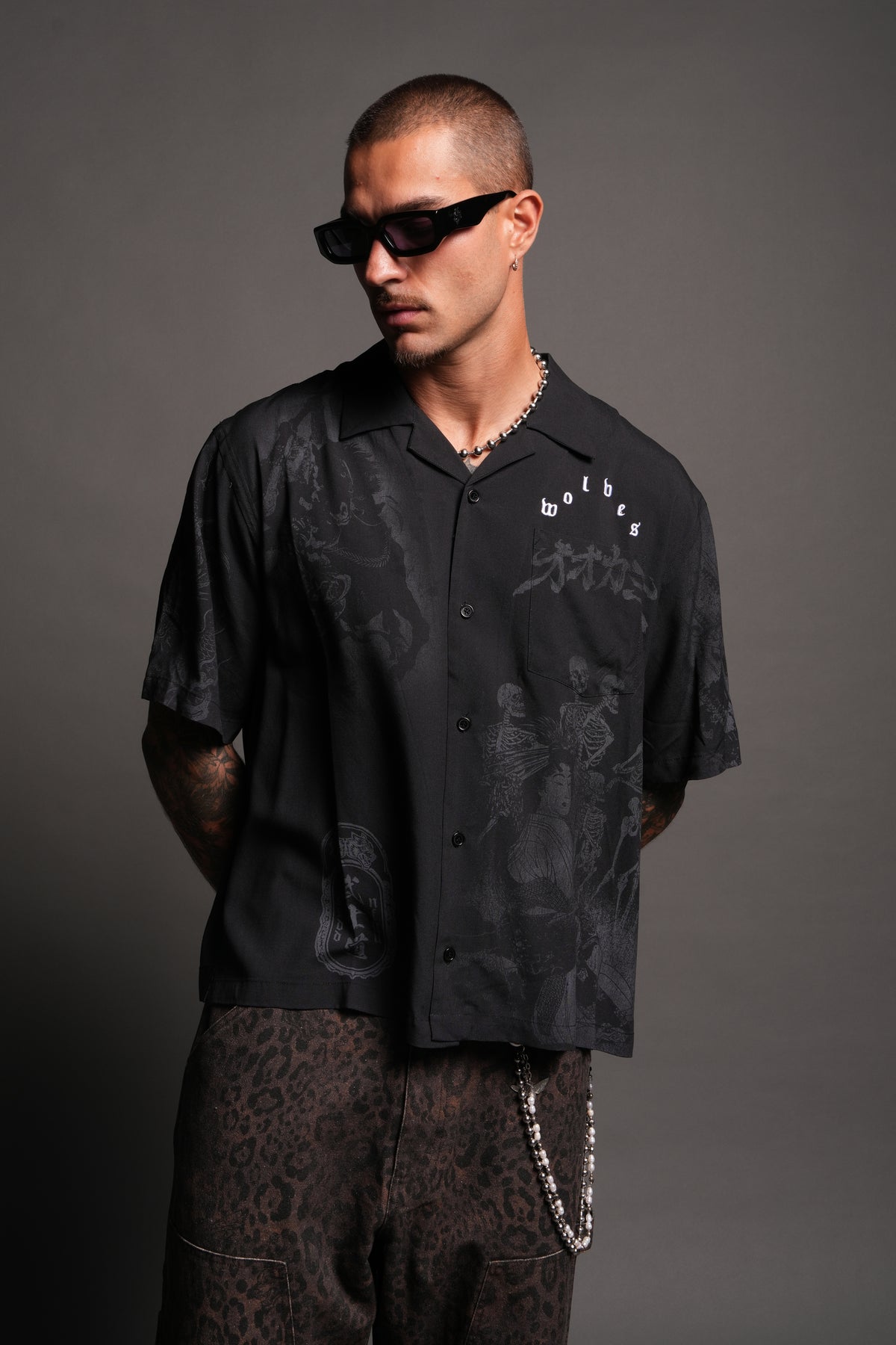 Ronin'S Lament Romero Mid Length Button Up in Black