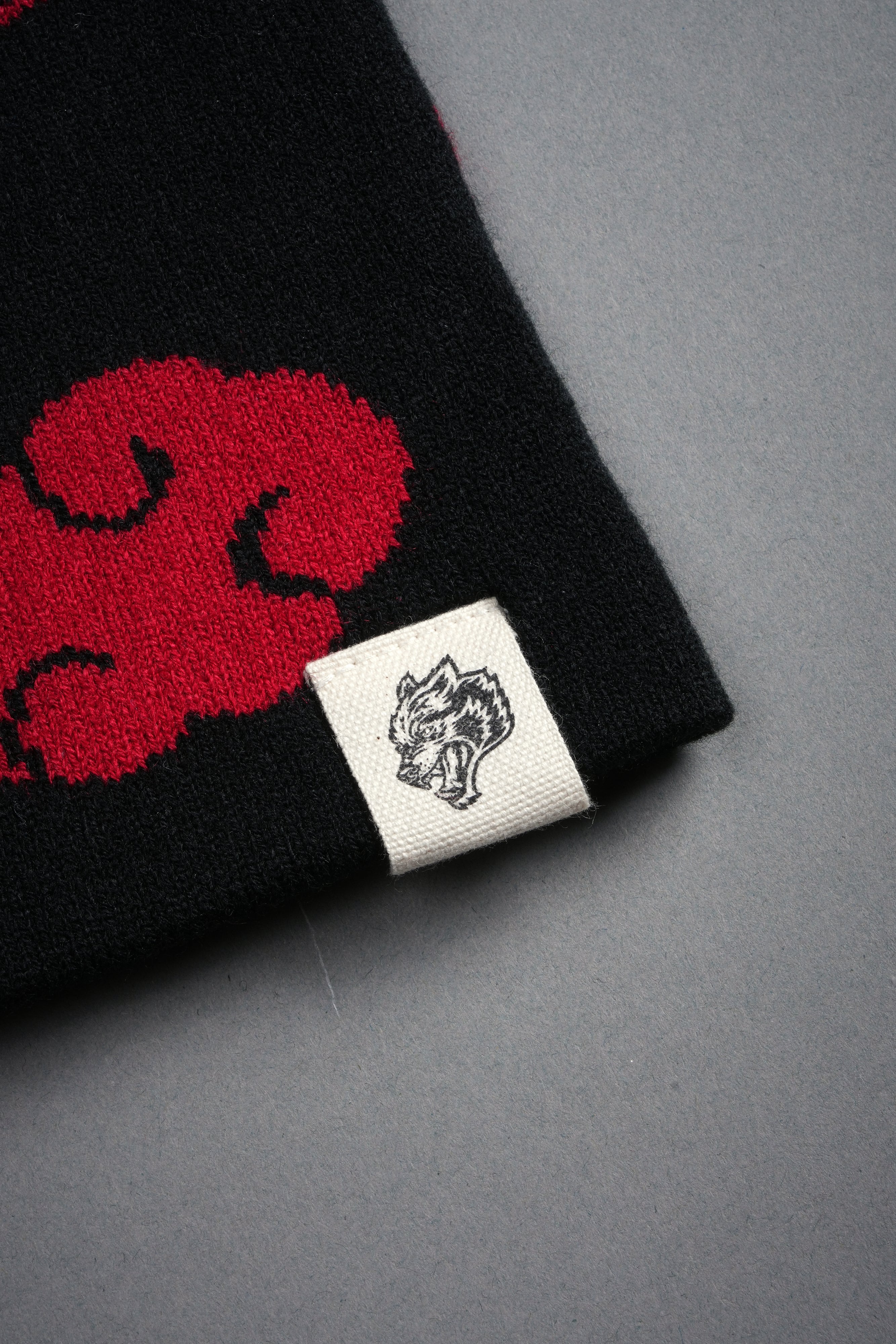 Wolf Clouds Cap Beanie in Black/Red