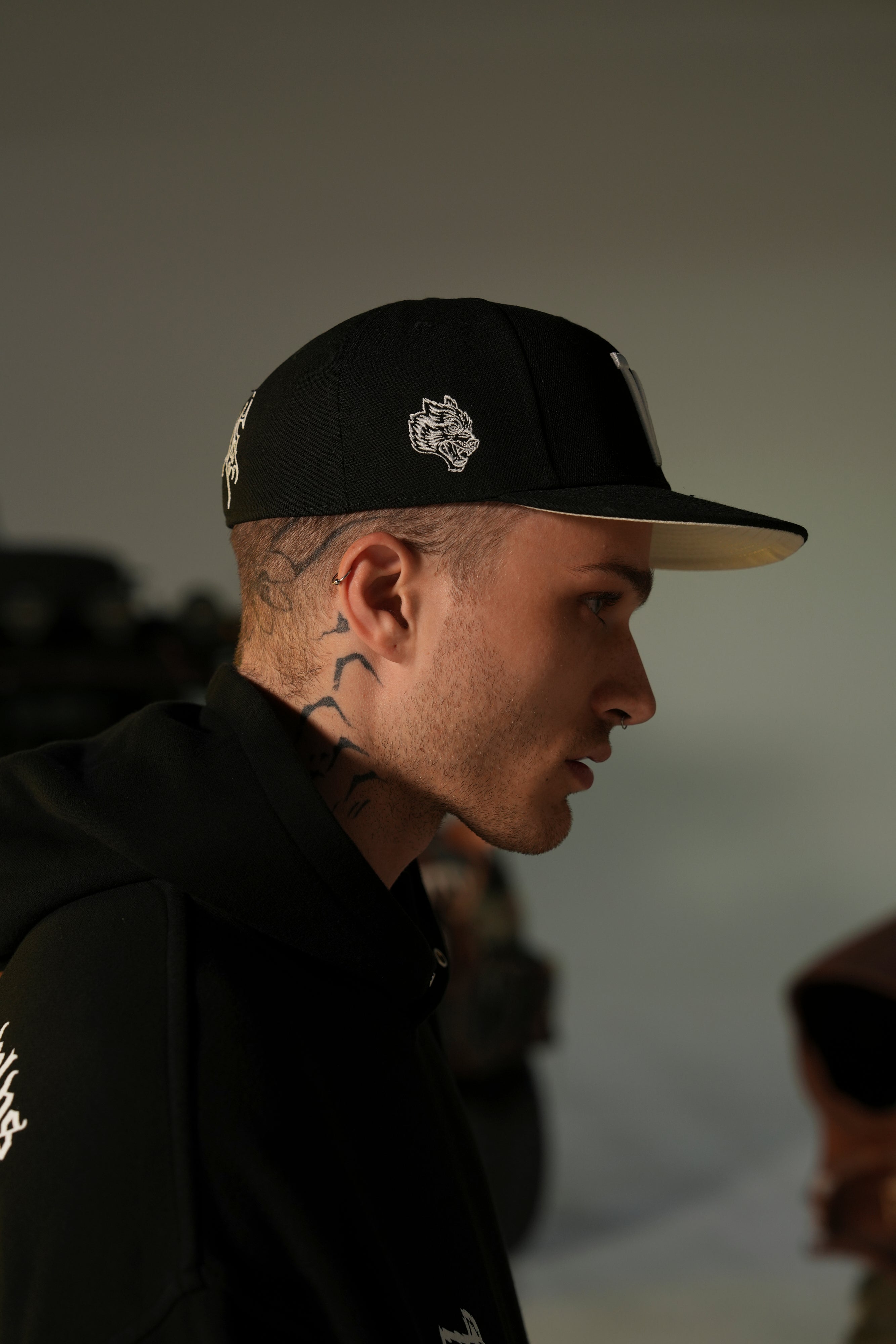 W Elysium Fitted Cap in Black – DarcSport