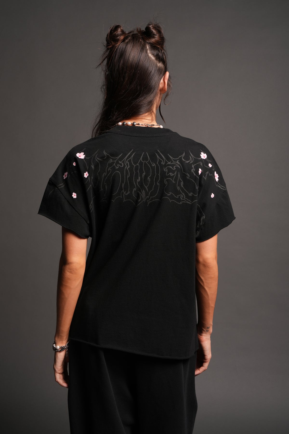 Sakura Hesh Grunge Mid Length Raw Hem Cap Sleeve Tee In Black