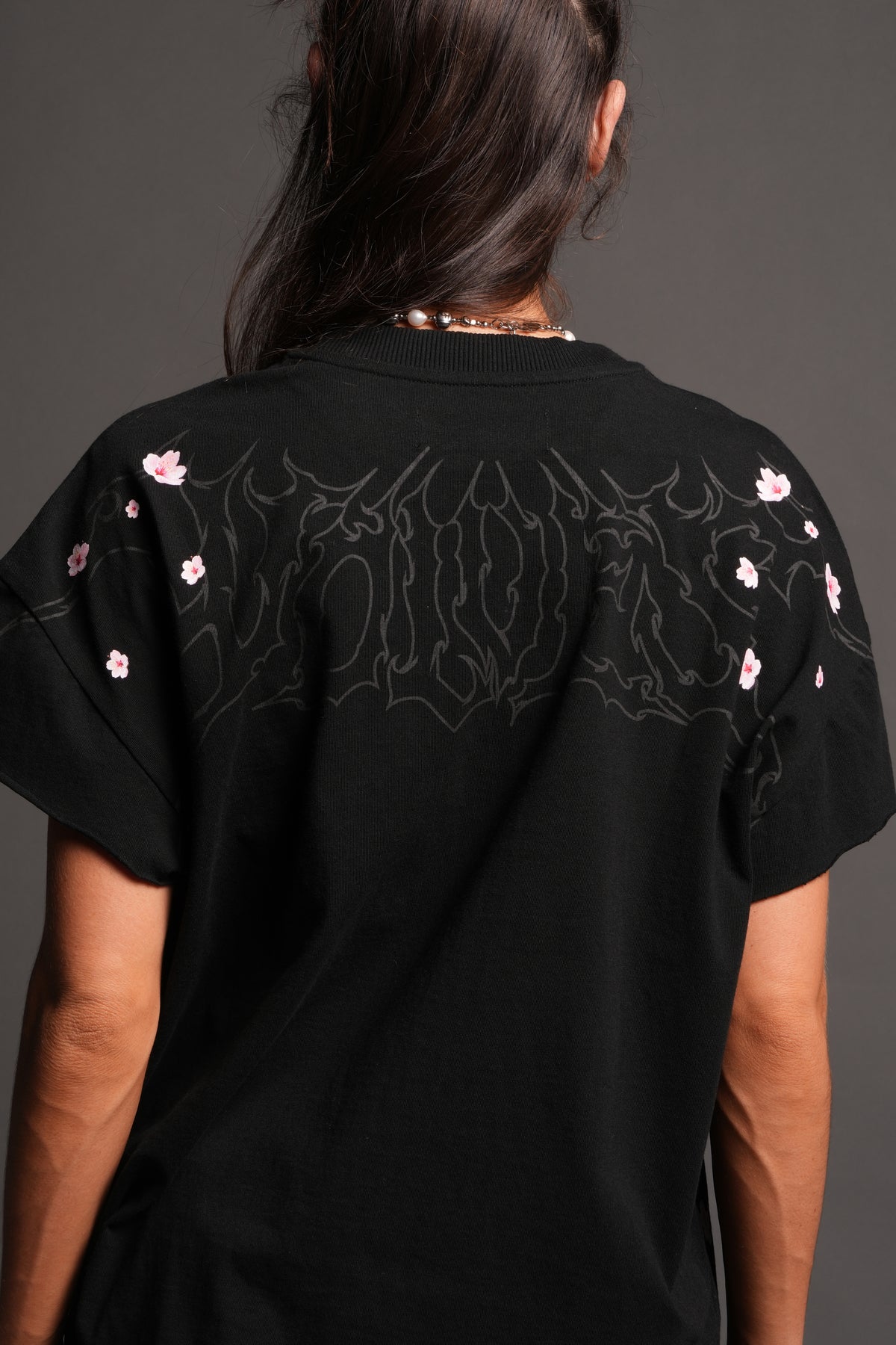 Sakura Hesh Grunge Mid Length Raw Hem Cap Sleeve Tee In Black