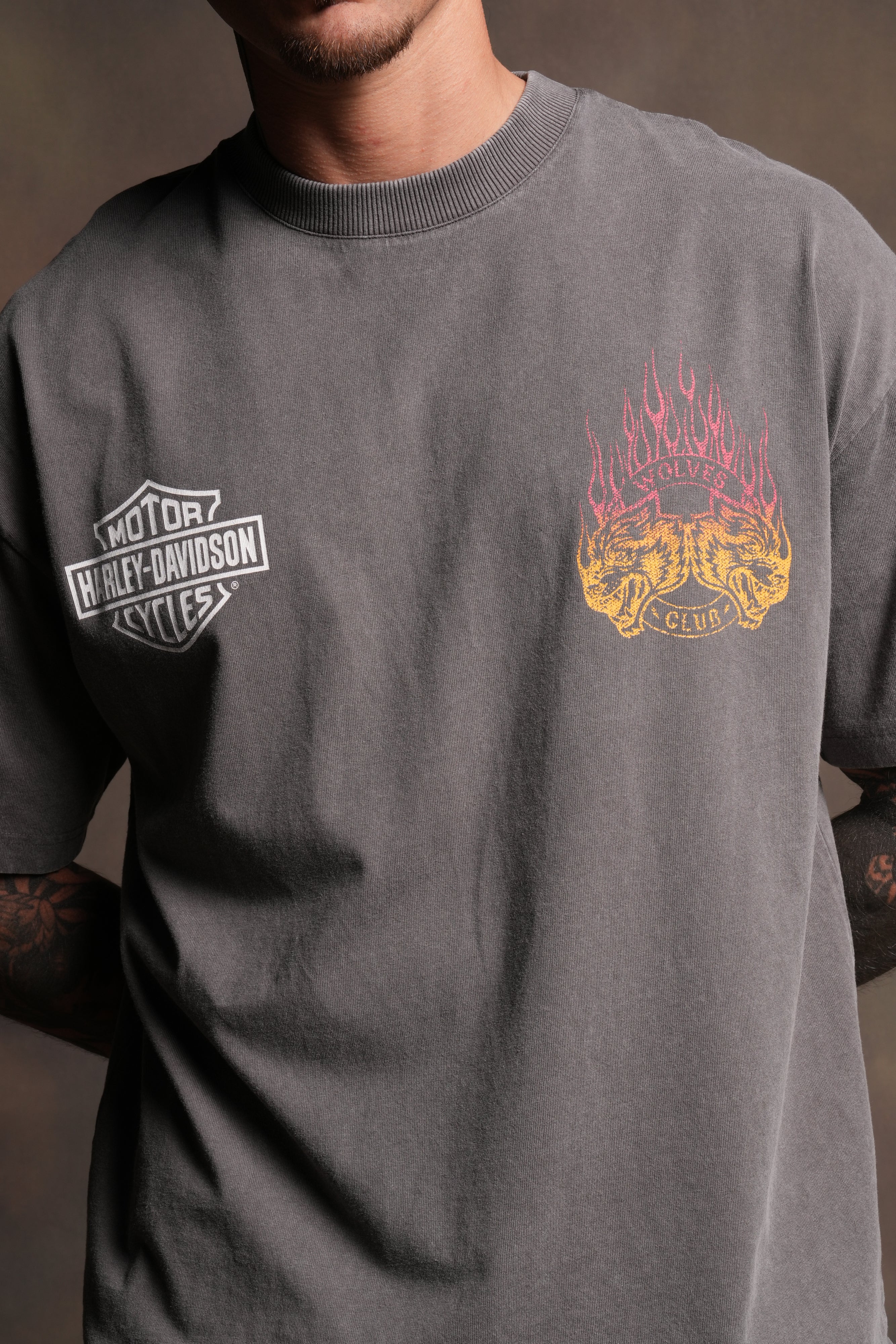 Rising Sun Grunge Mid Length Raw Hem Tee in Slate Gray
