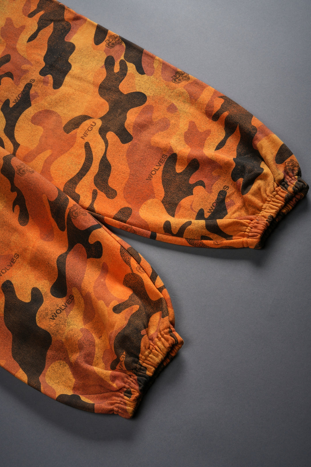 Dual Wolf Unisex Lounger Sweat Pants in DSVD Orange Camo