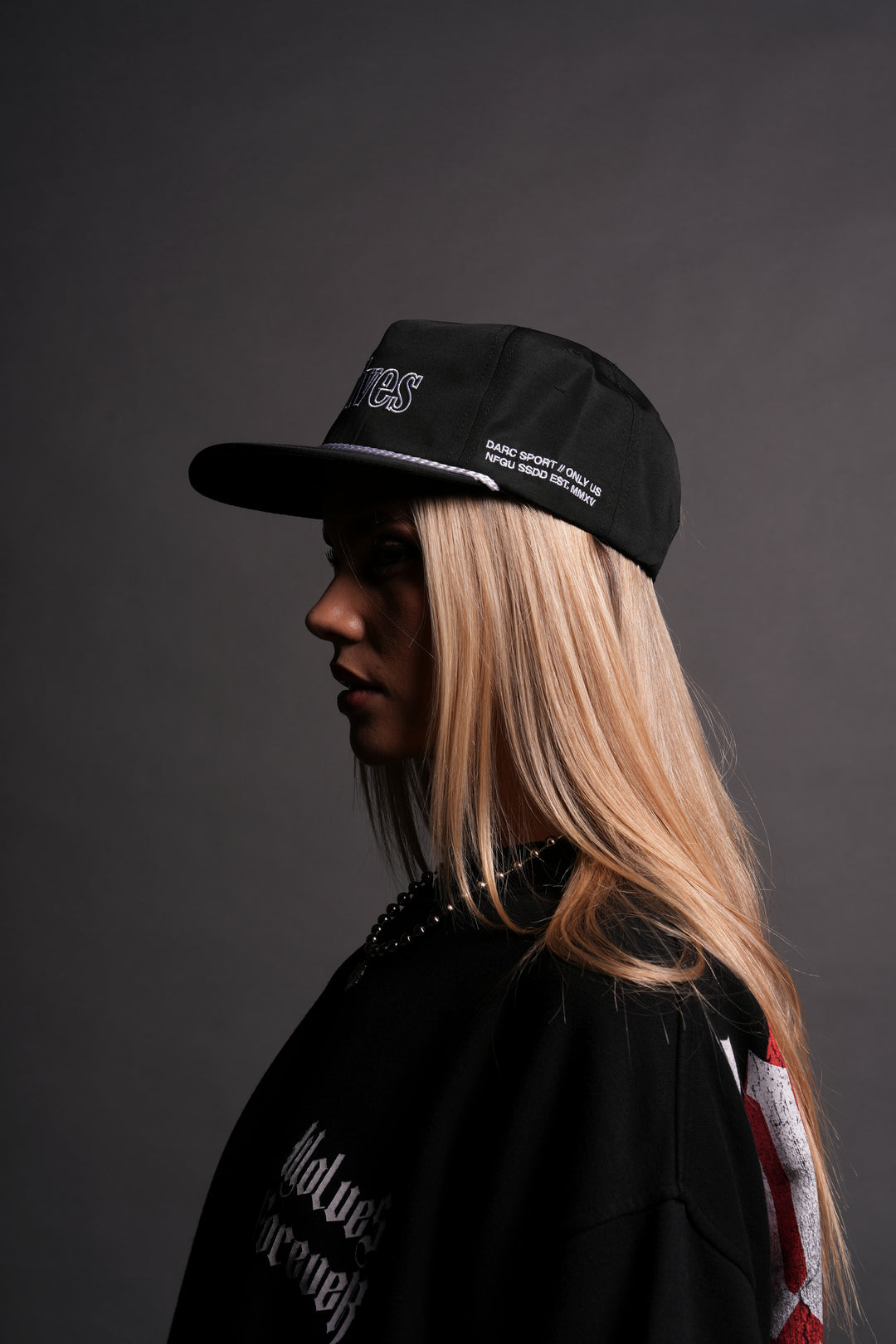 Wolves Paradise Hat in Black/White