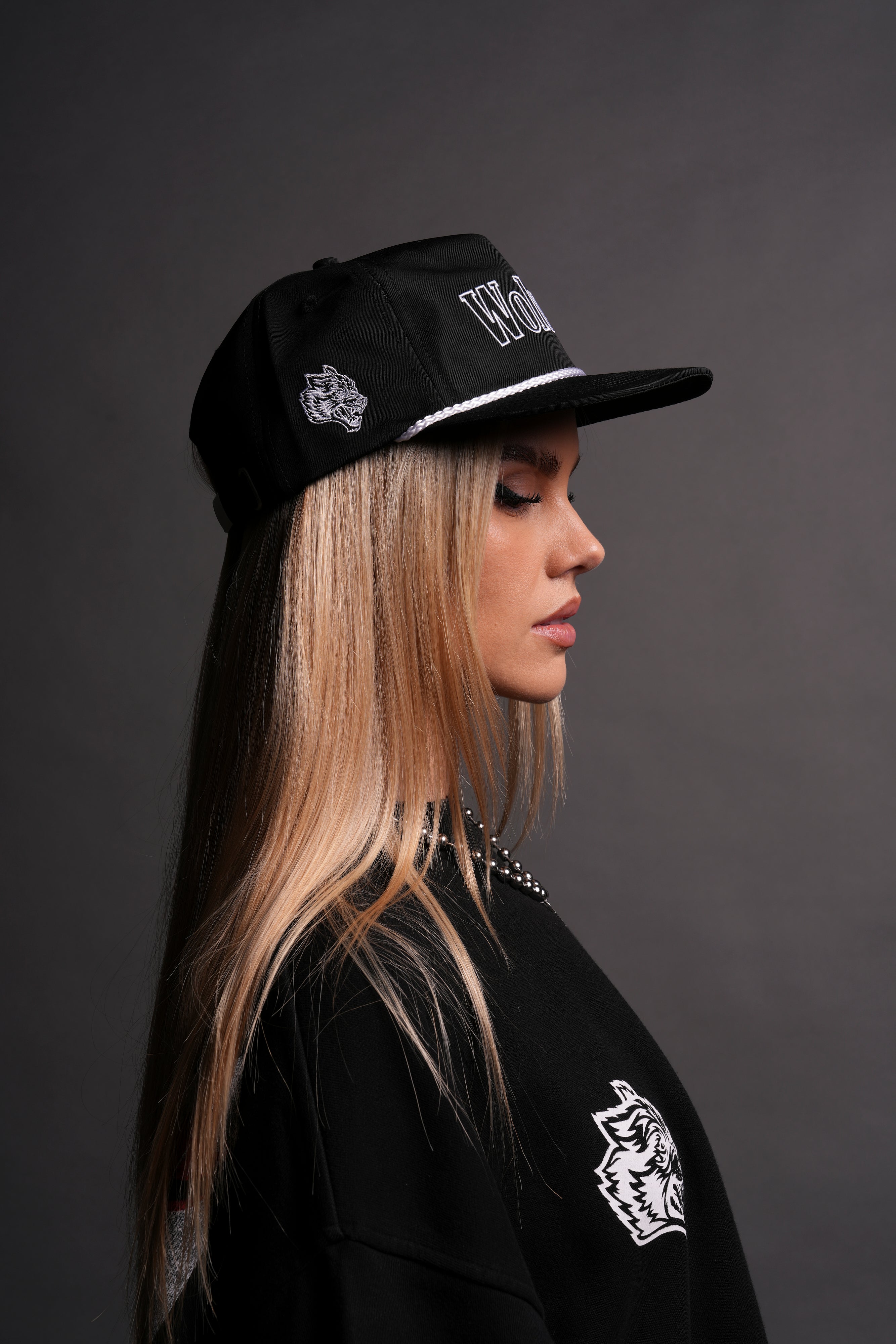 Wolves Paradise Hat in Black/White