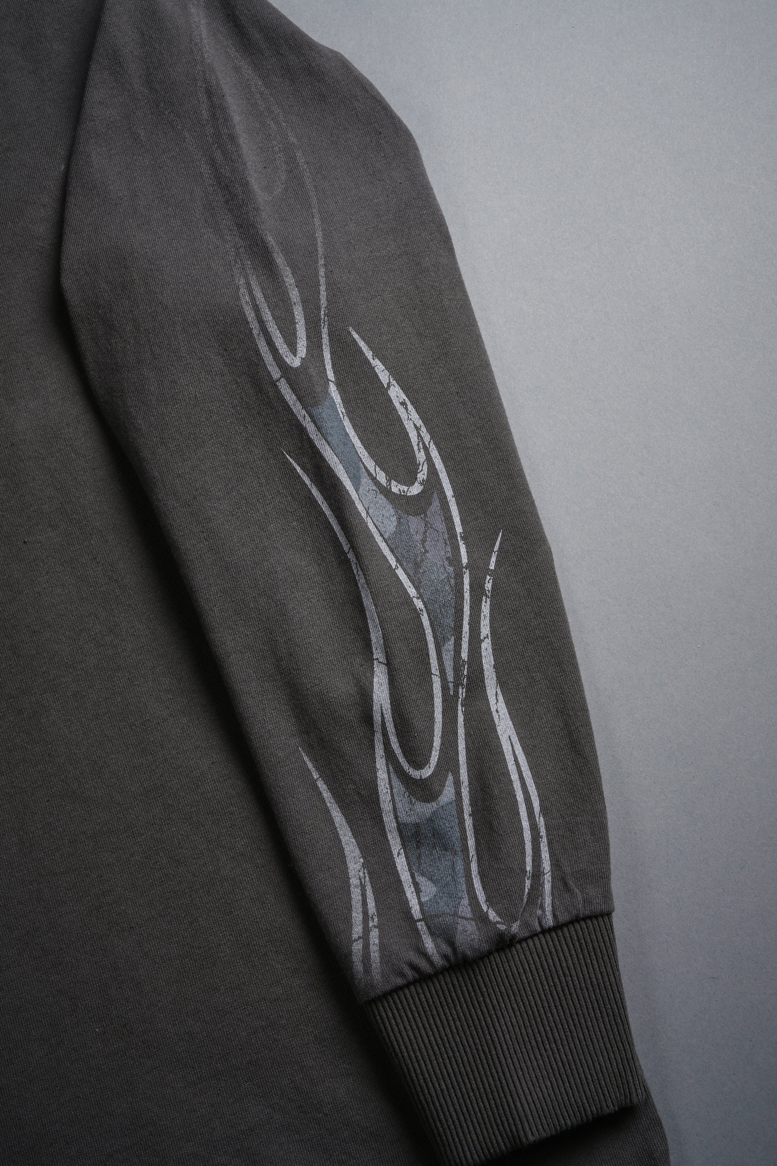 Take-Off Grunge Mid-Length Raw Hem LS Tee in Wolf Gray