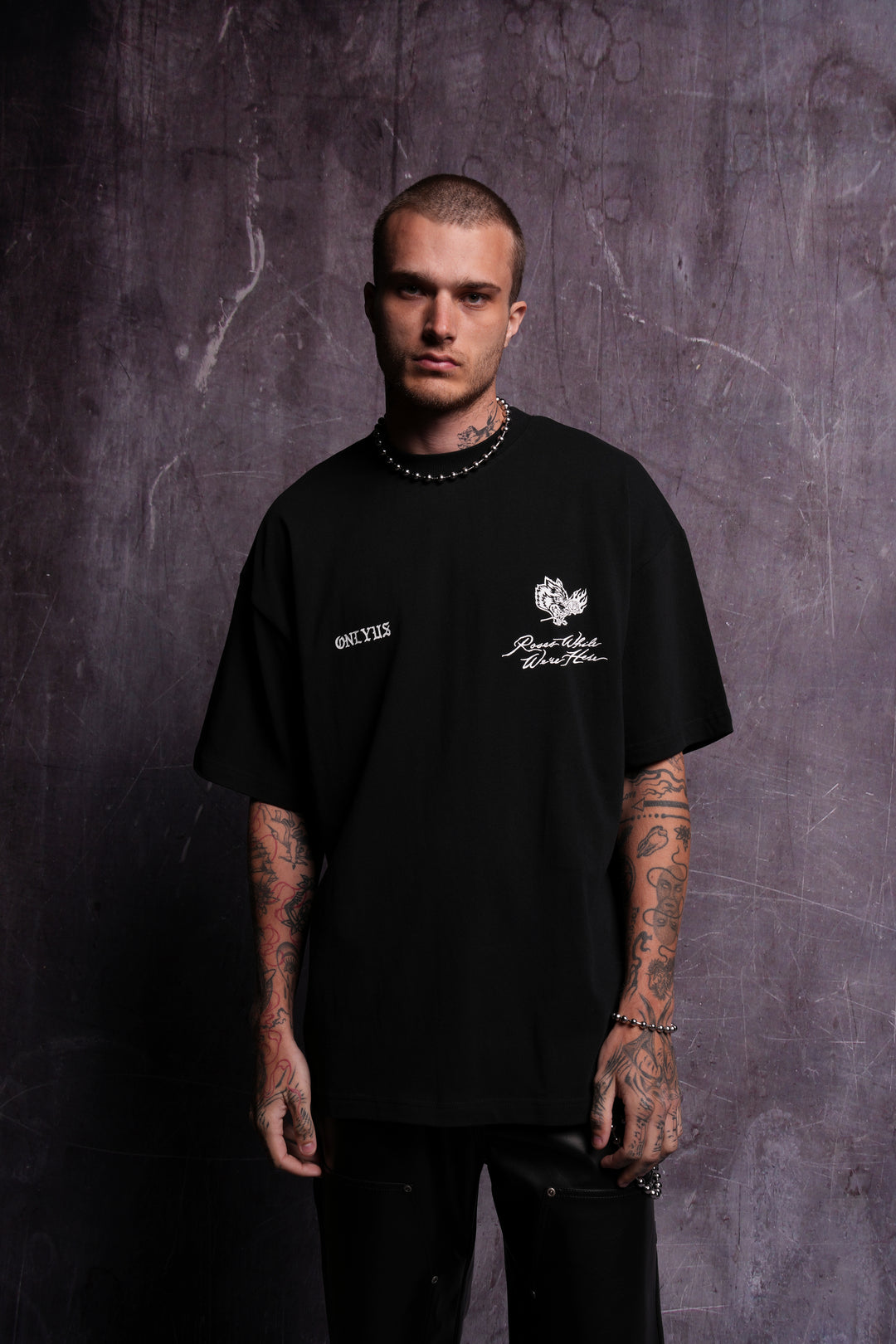 Mori Among Roses "Side By Side" Oversized Tee in Black