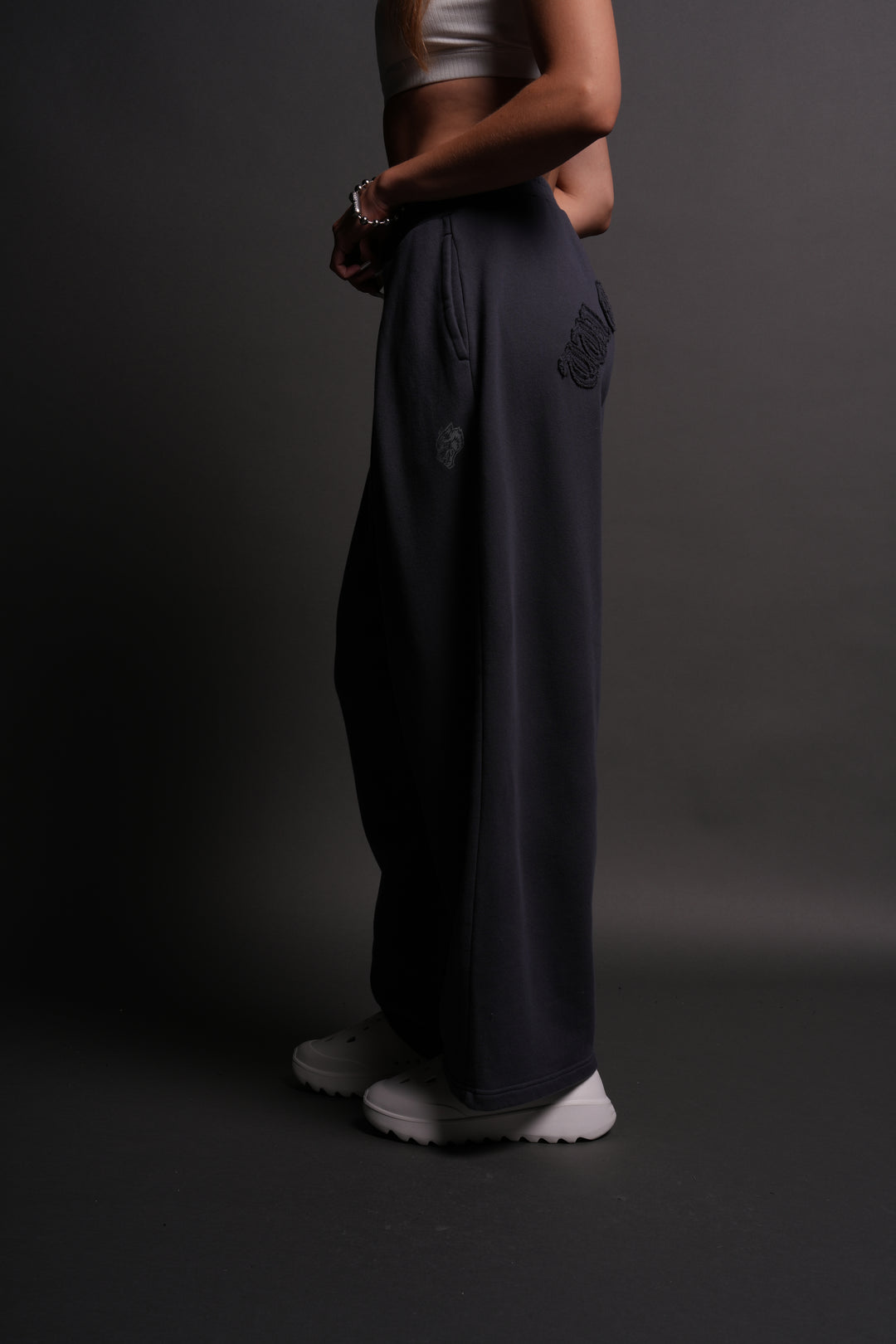 Chopper Appliqué "Yara" Pleated Sweat Pants V2 in Midnight Blue