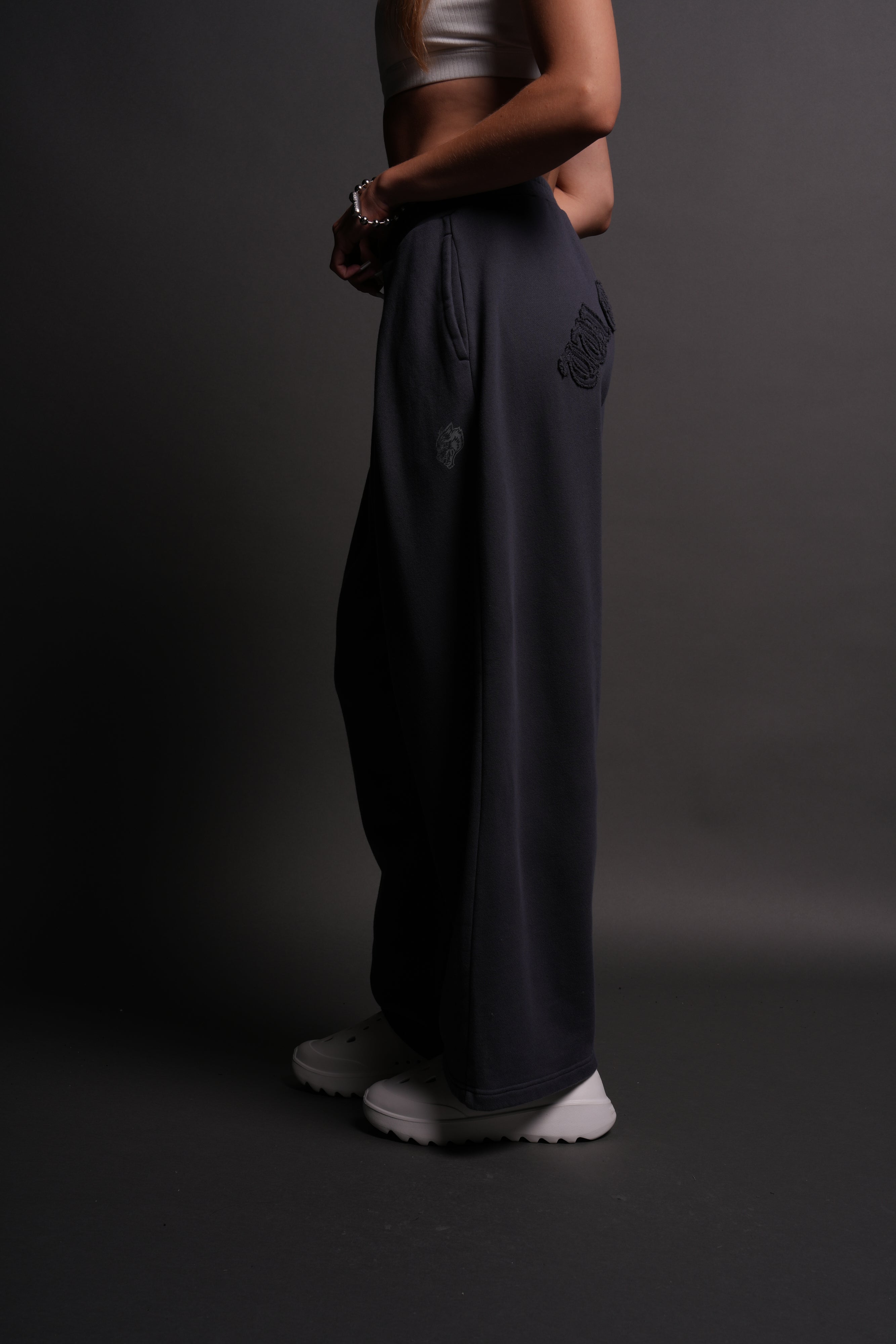 Chopper Appliqué "Yara" Pleated Sweat Pants V2 in Midnight Blue