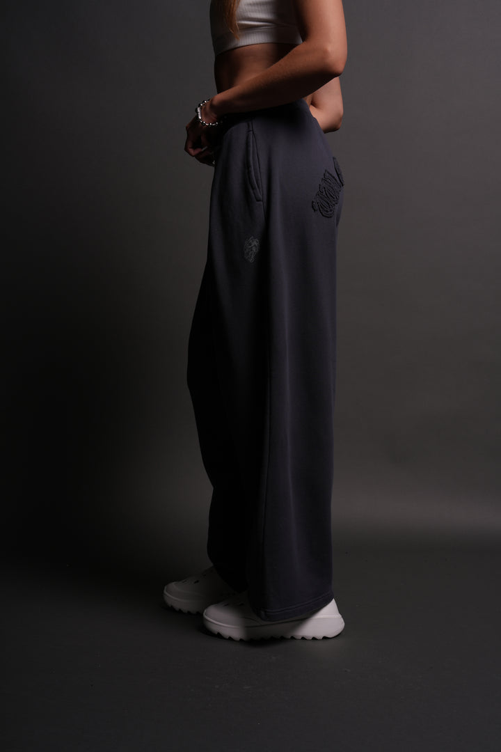 Chopper Appliqué "Yara" Pleated Sweat Pants V2 in Midnight Blue