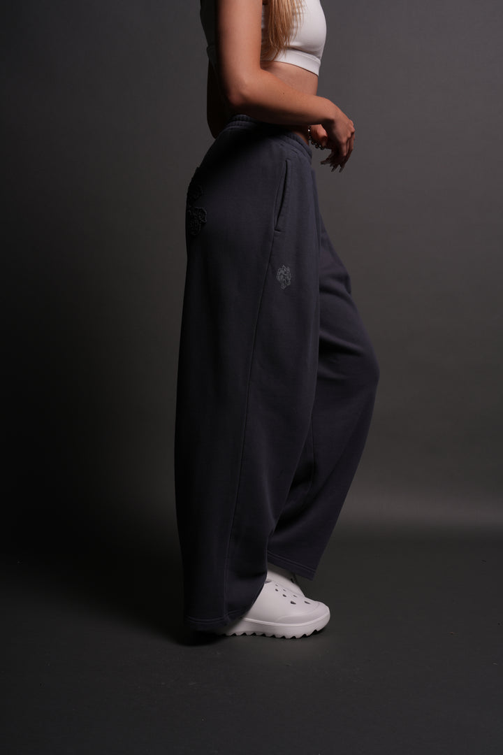 Chopper Appliqué "Yara" Pleated Sweat Pants V2 in Midnight Blue