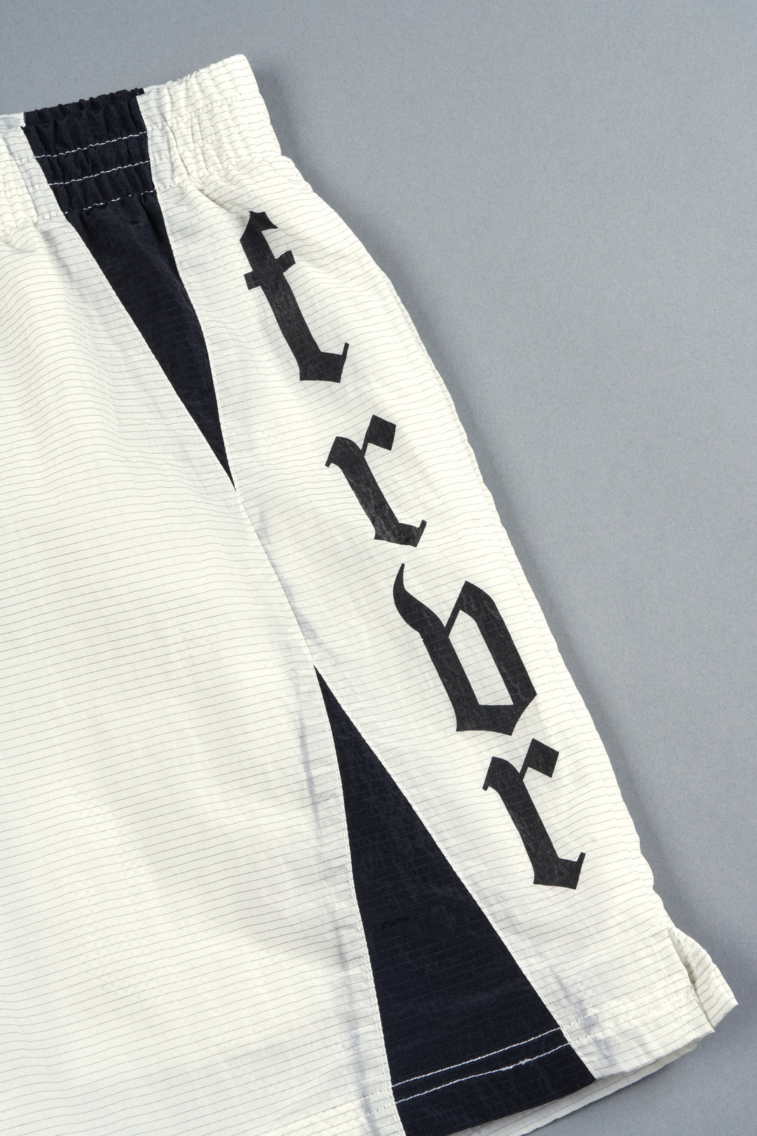 Wlvsfrvr Zdan Shorts In Cream