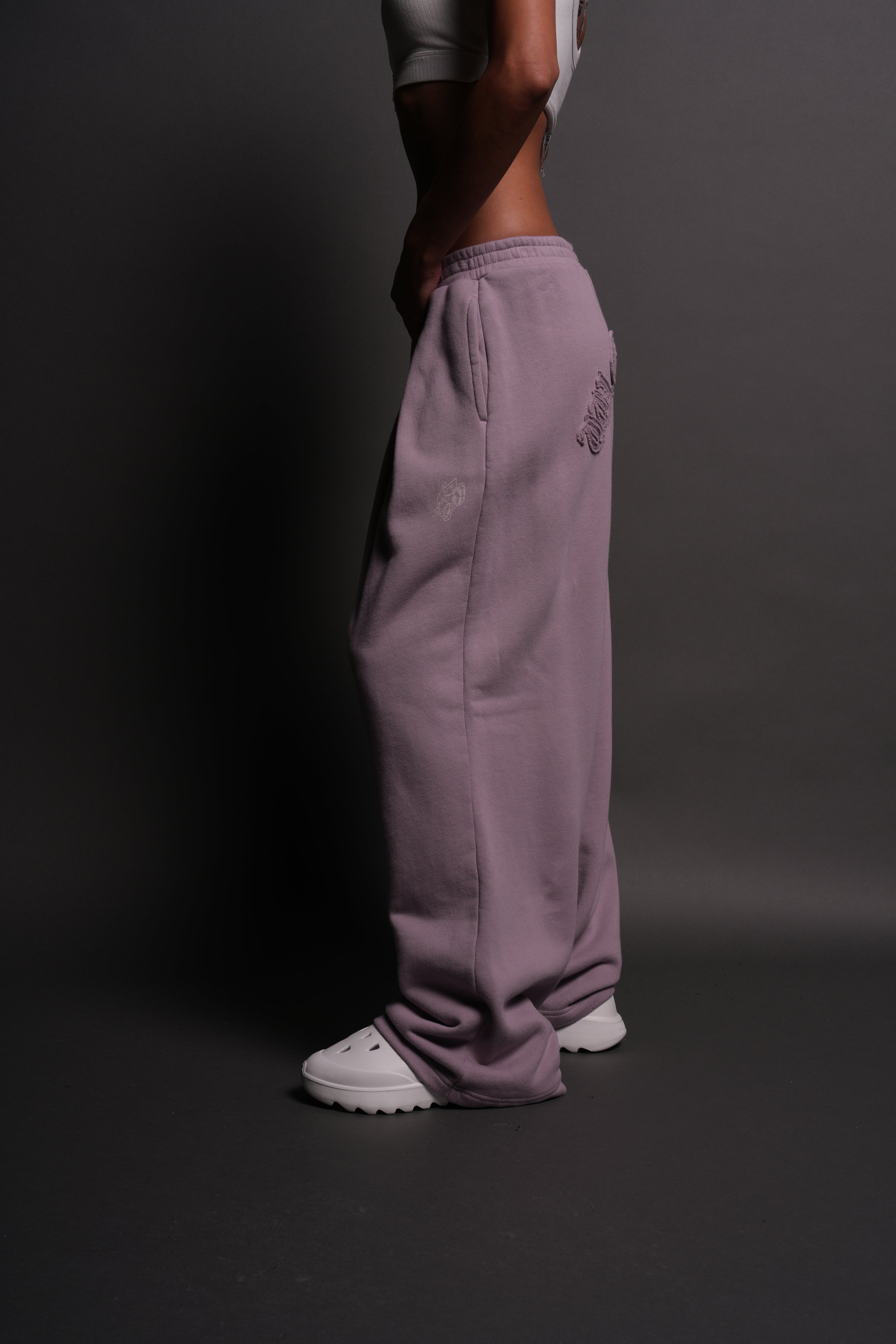 Chopper Appliqué "Yara" Pleated Sweat Pants V2 in Purple Smoke