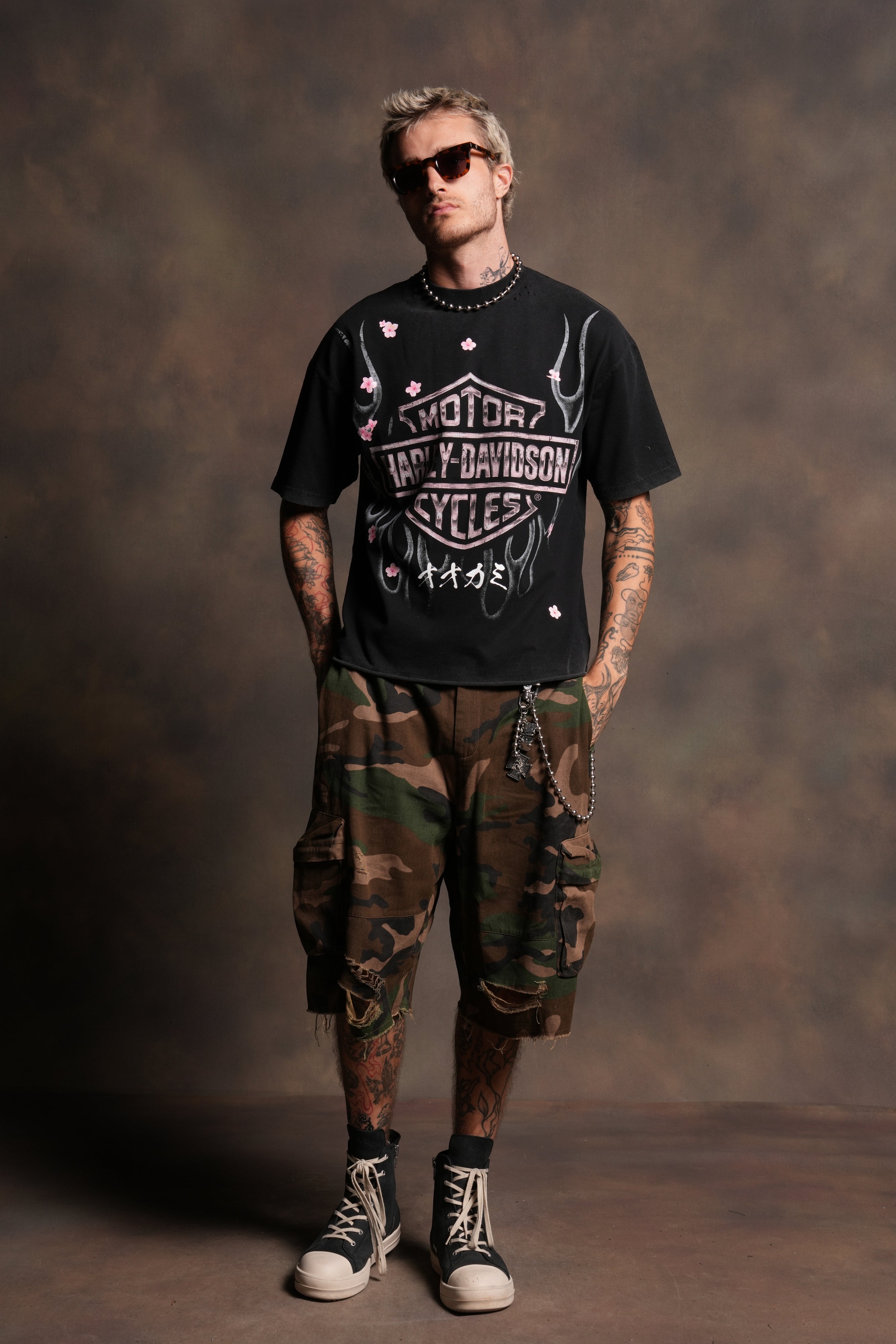 Darc Blossom Distressed Grunge Mid Length Raw Hem Tee in Washed Black