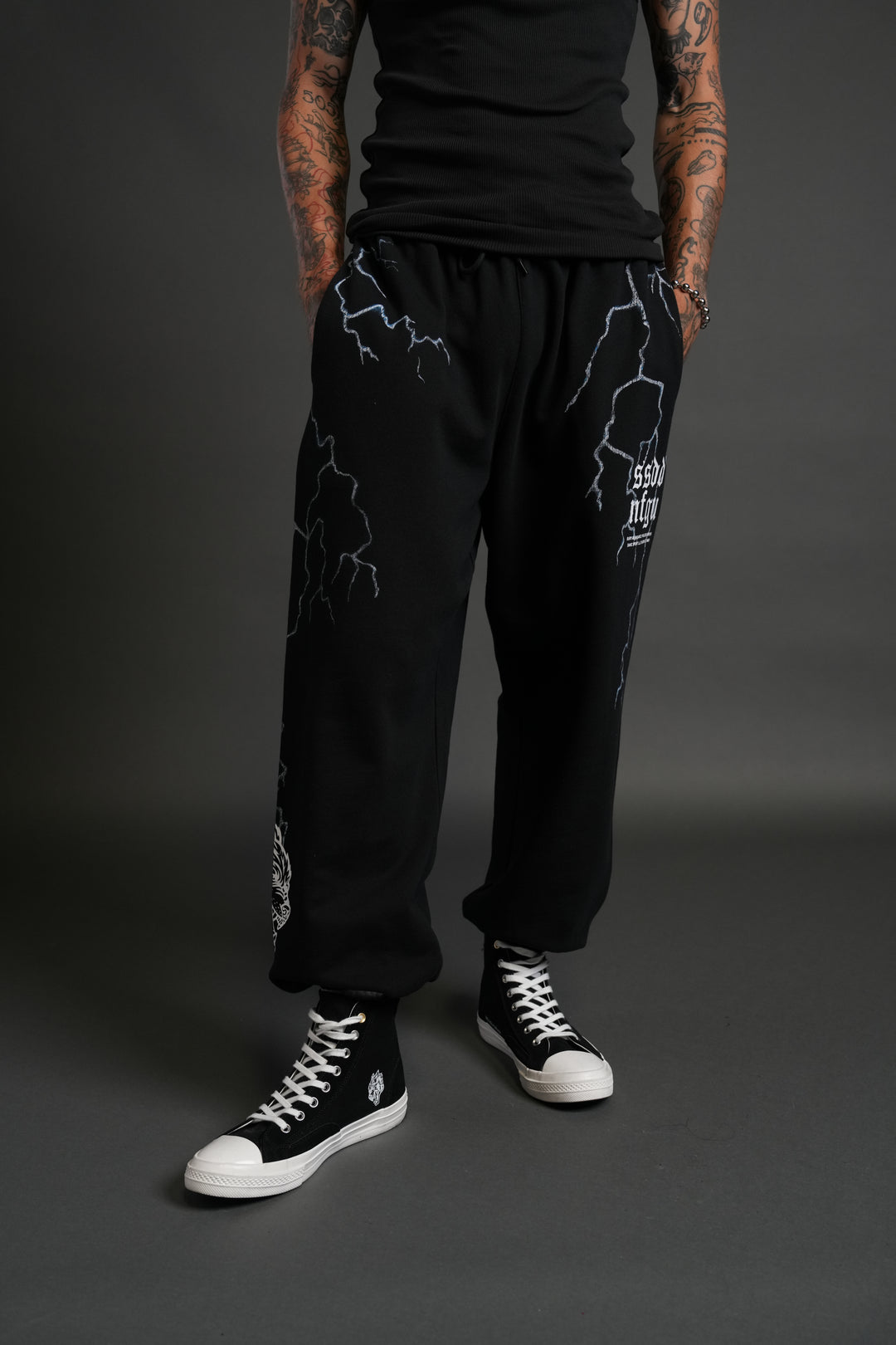 Darc Storm Lounger Sweat Pants in Black
