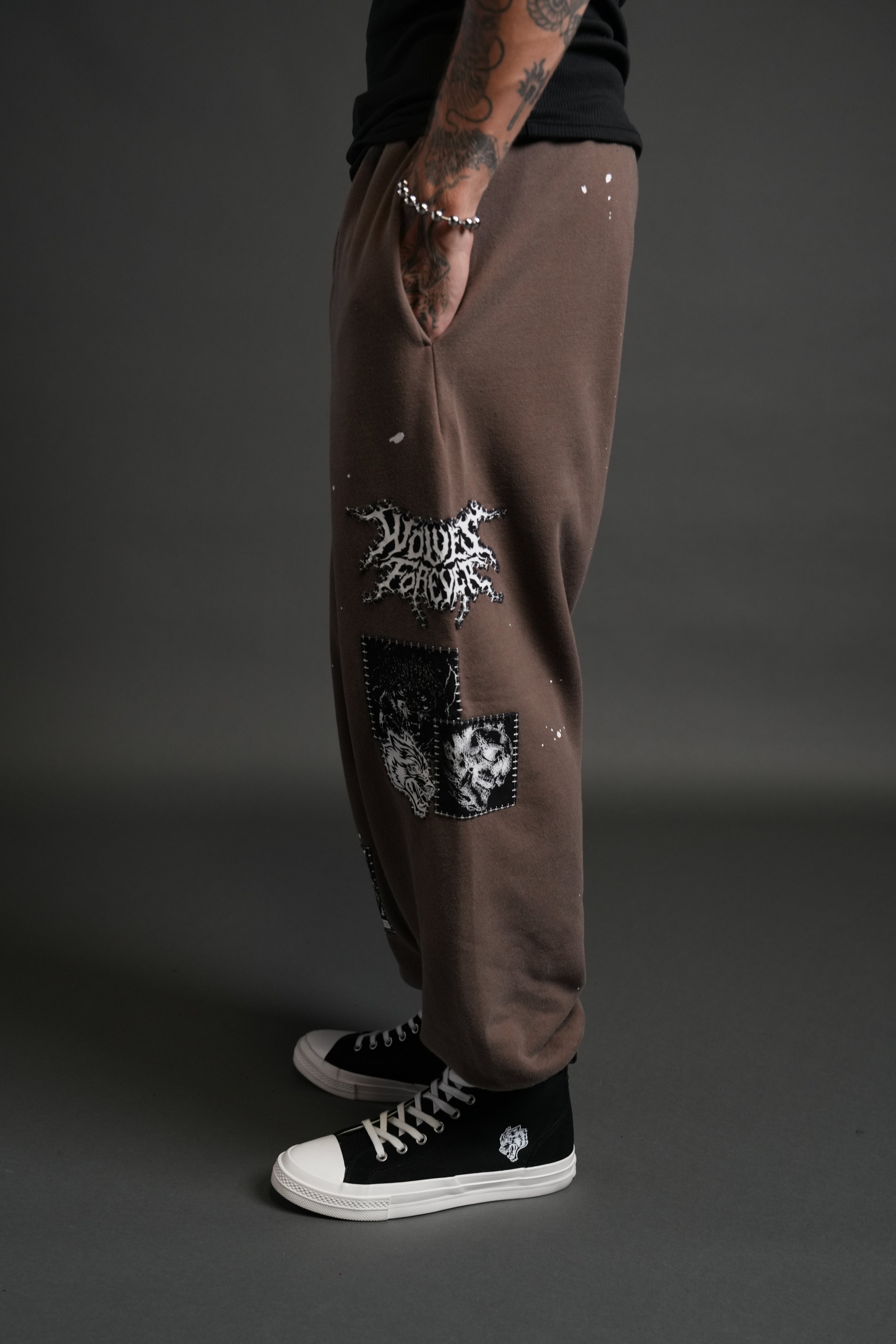 Stitched In Unisex Lounger Sweat Pants in Desert Dust Vandal Wash