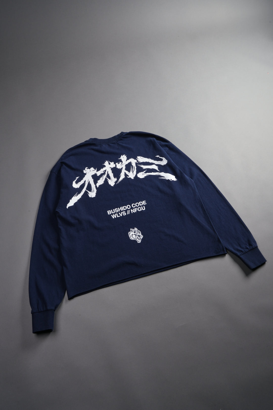 Okami Bushido Grunge Mid Length Raw Hem Ls Tee in Navy
