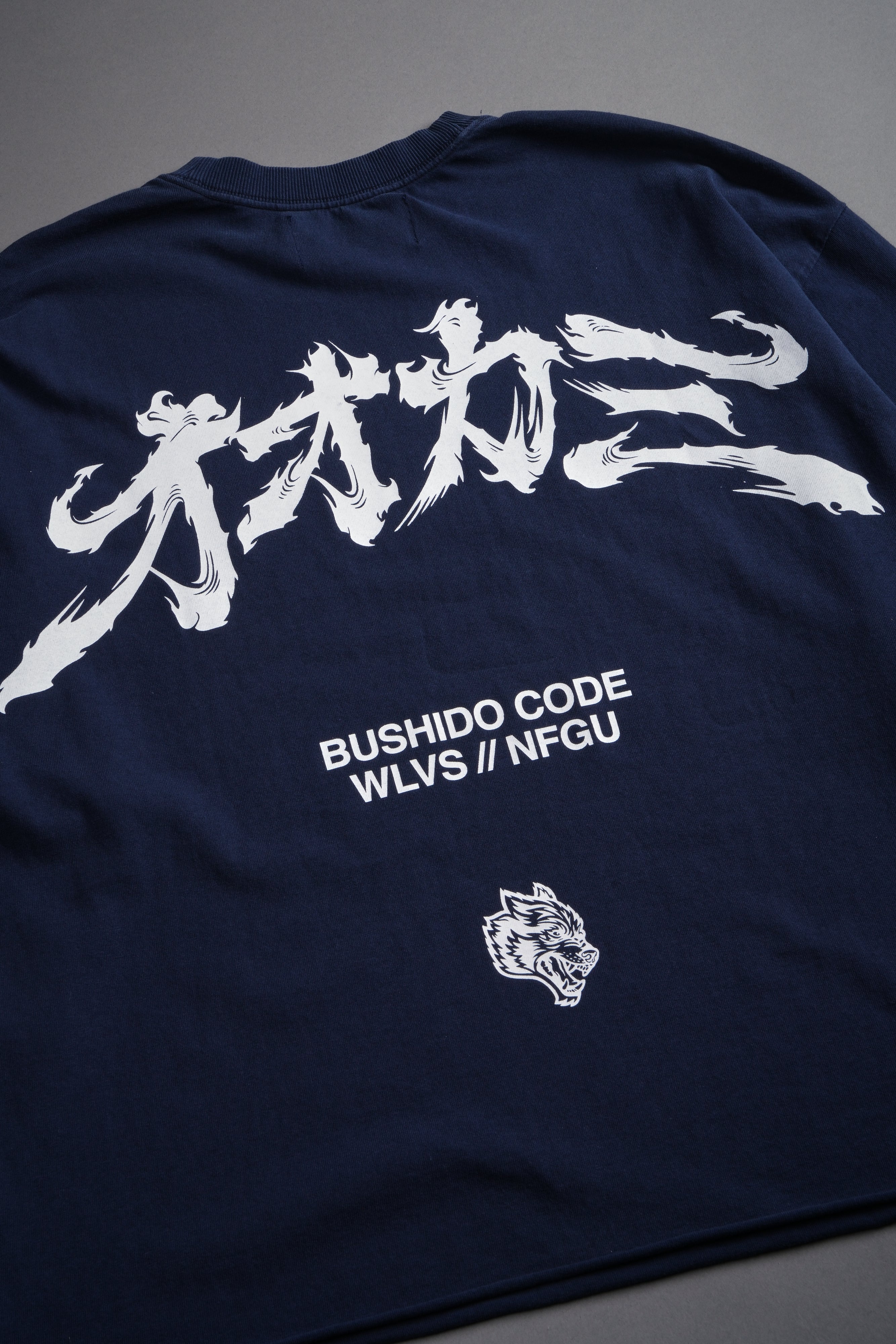 Okami Bushido Grunge Mid Length Raw Hem Ls Tee in Navy