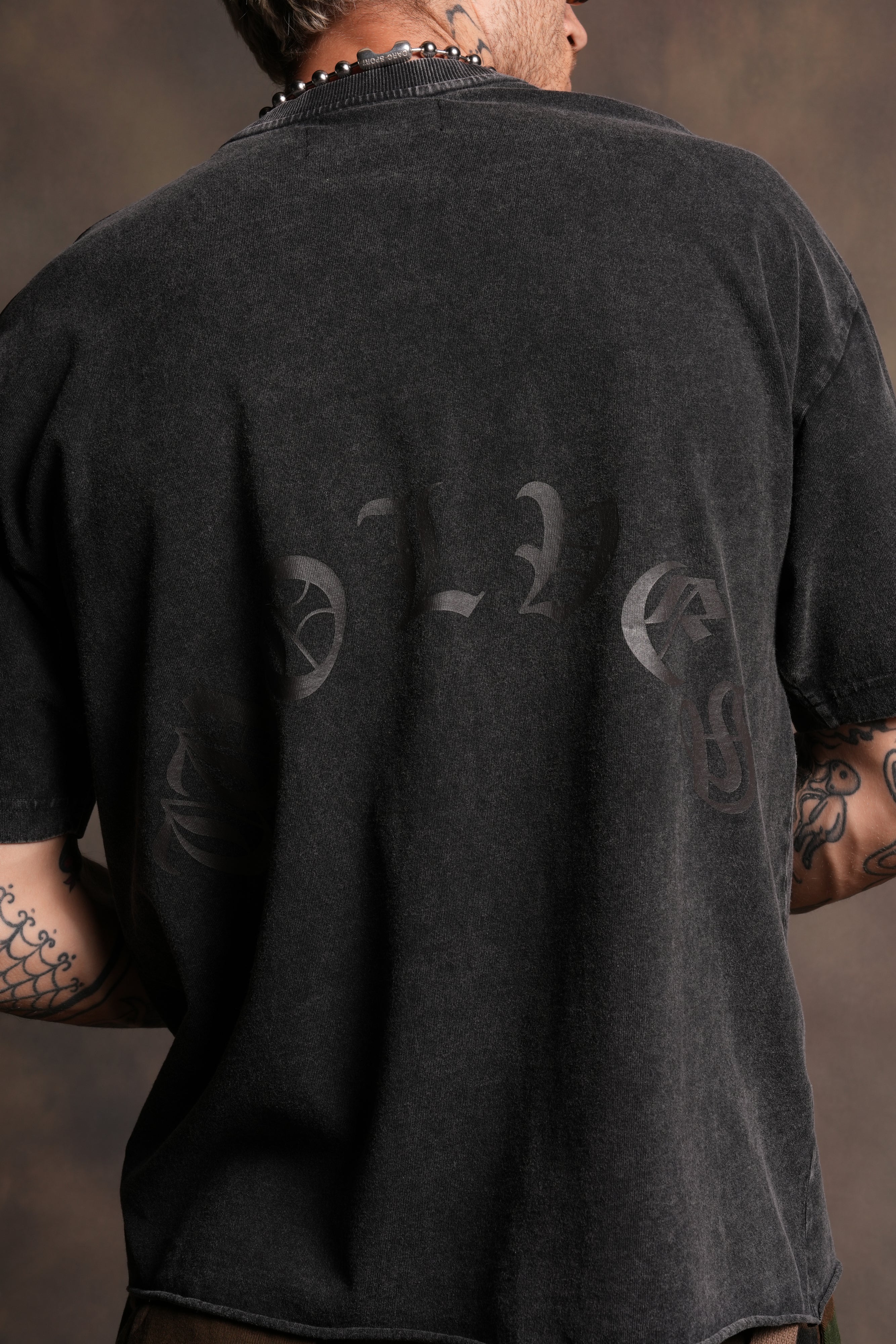 Shattered Bushido Grunge Mid Length Raw Hem Tee in Black