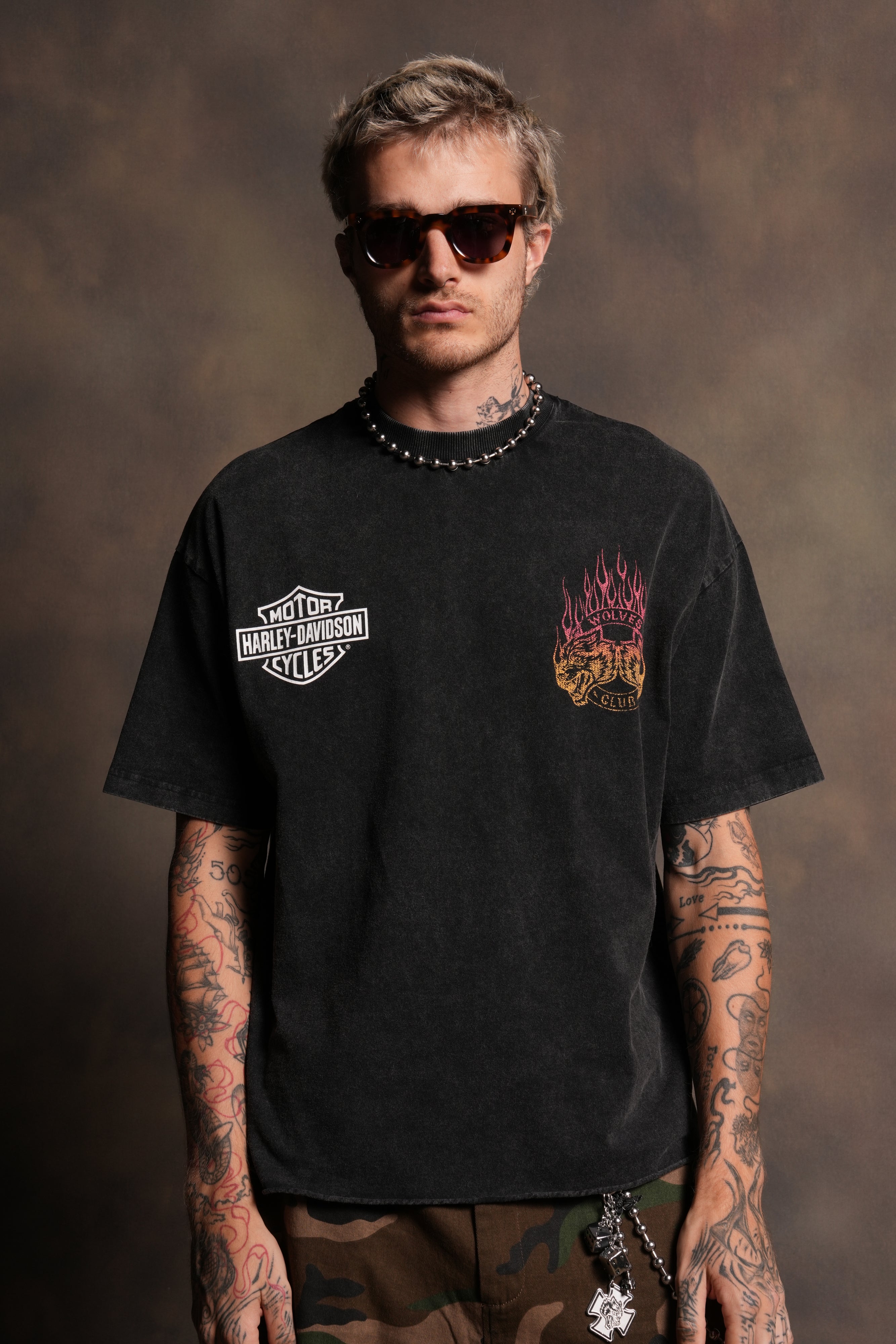 Rising Sun Grunge Mid Length Raw Hem Tee in Washed Black