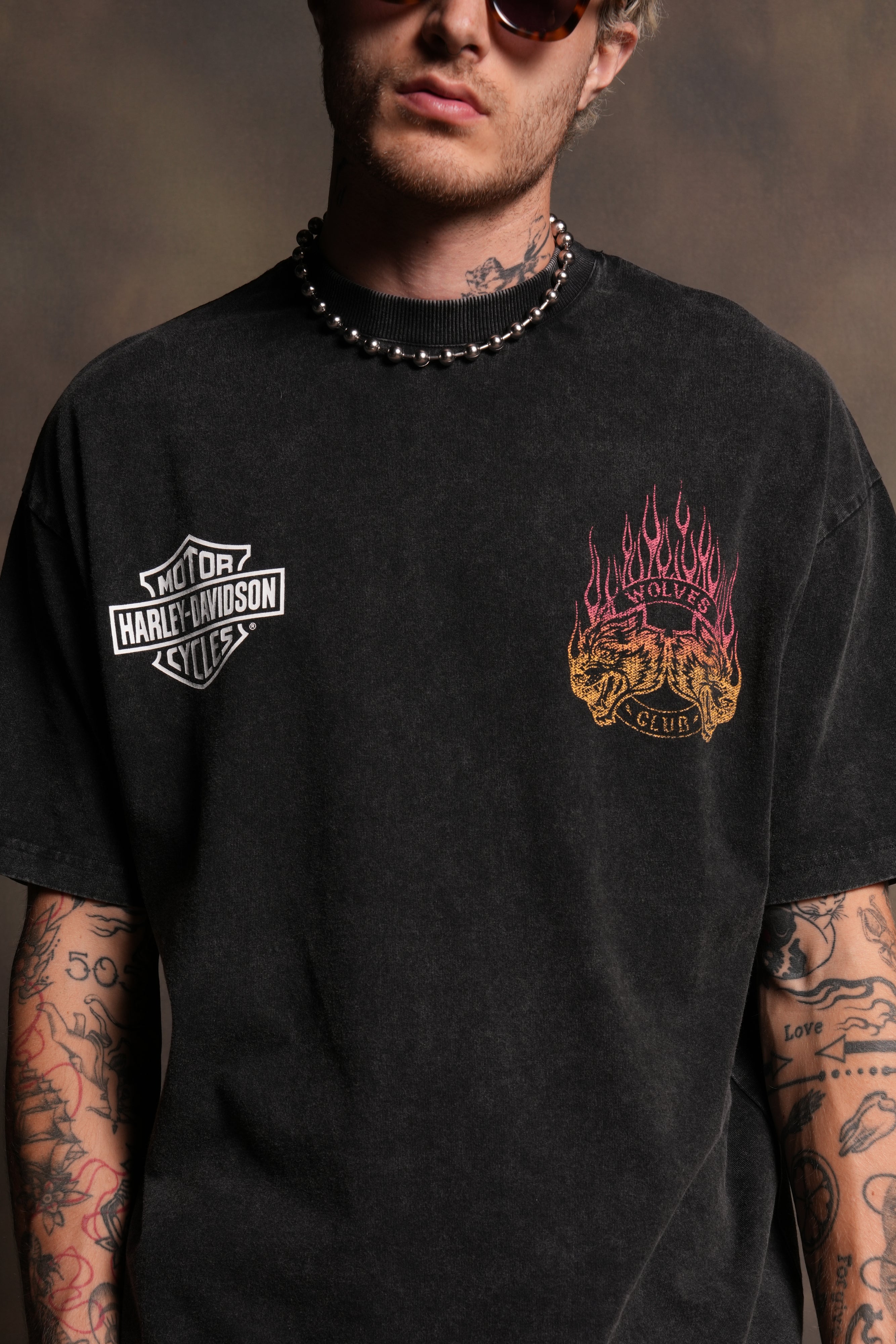 Rising Sun Grunge Mid Length Raw Hem Tee in Washed Black