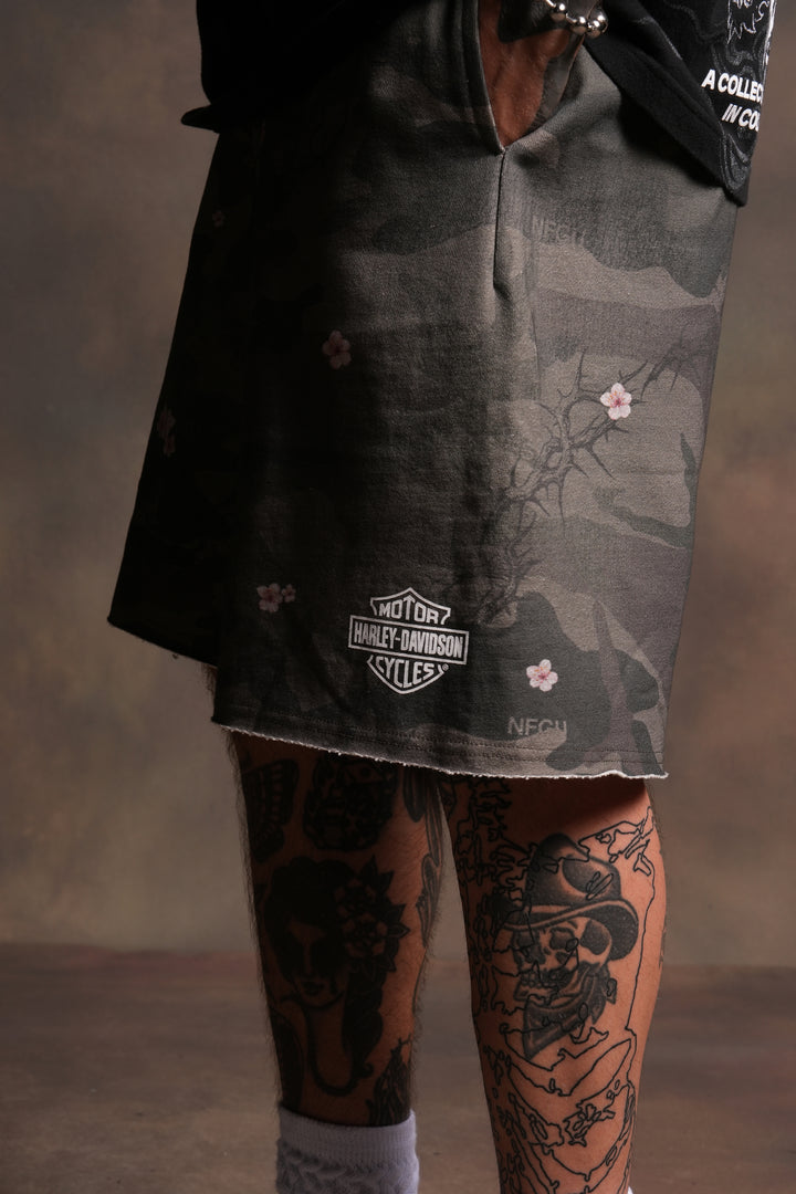 Harley-Davidson Wolves Grunge Oversized Raw Hem Post Lounge Sweat Shorts in Warrior In A Garden Green Camo