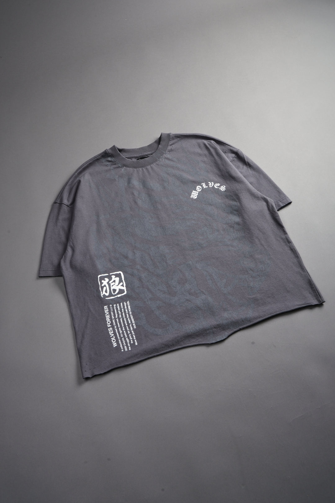 Okami Inferno Distressed Grunge Box Cut Tee V2 in Slate Gray