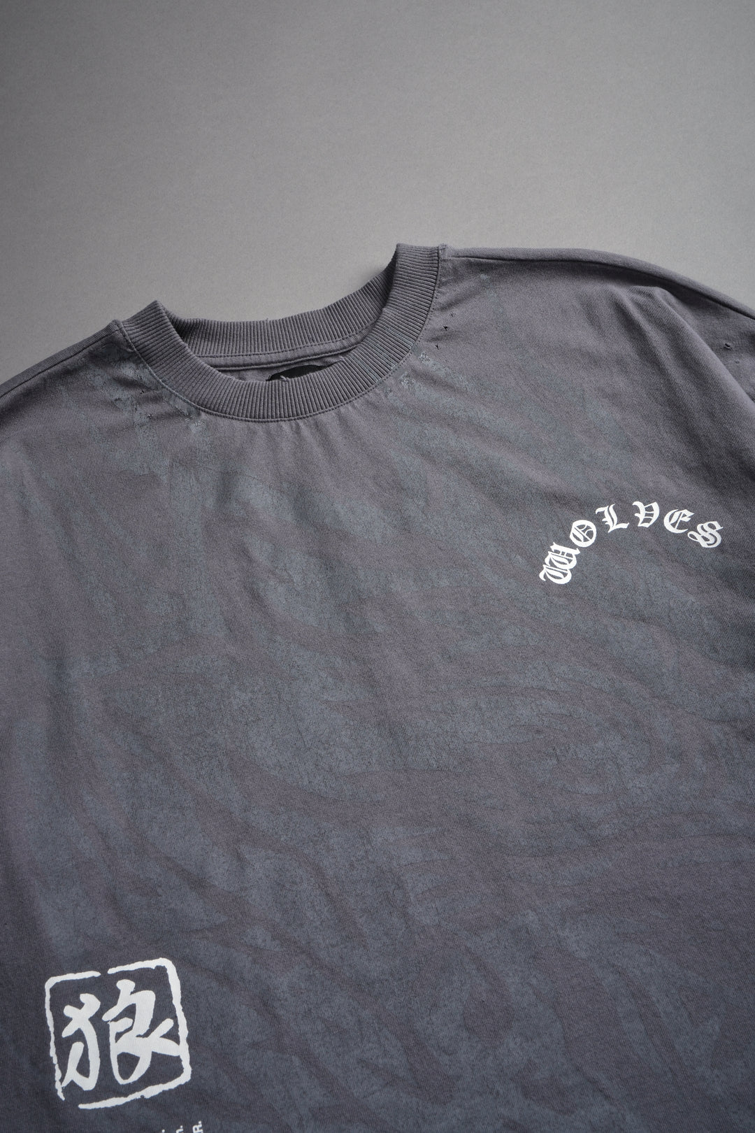 Okami Inferno Distressed Grunge Box Cut Tee V2 in Slate Gray