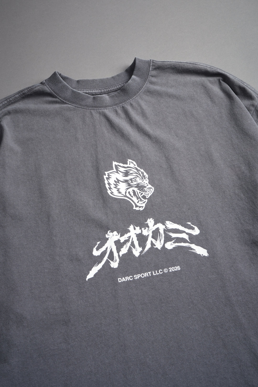 Okami Bushido Grunge Mid Length Raw Hem Ls Tee in Slate Gray
