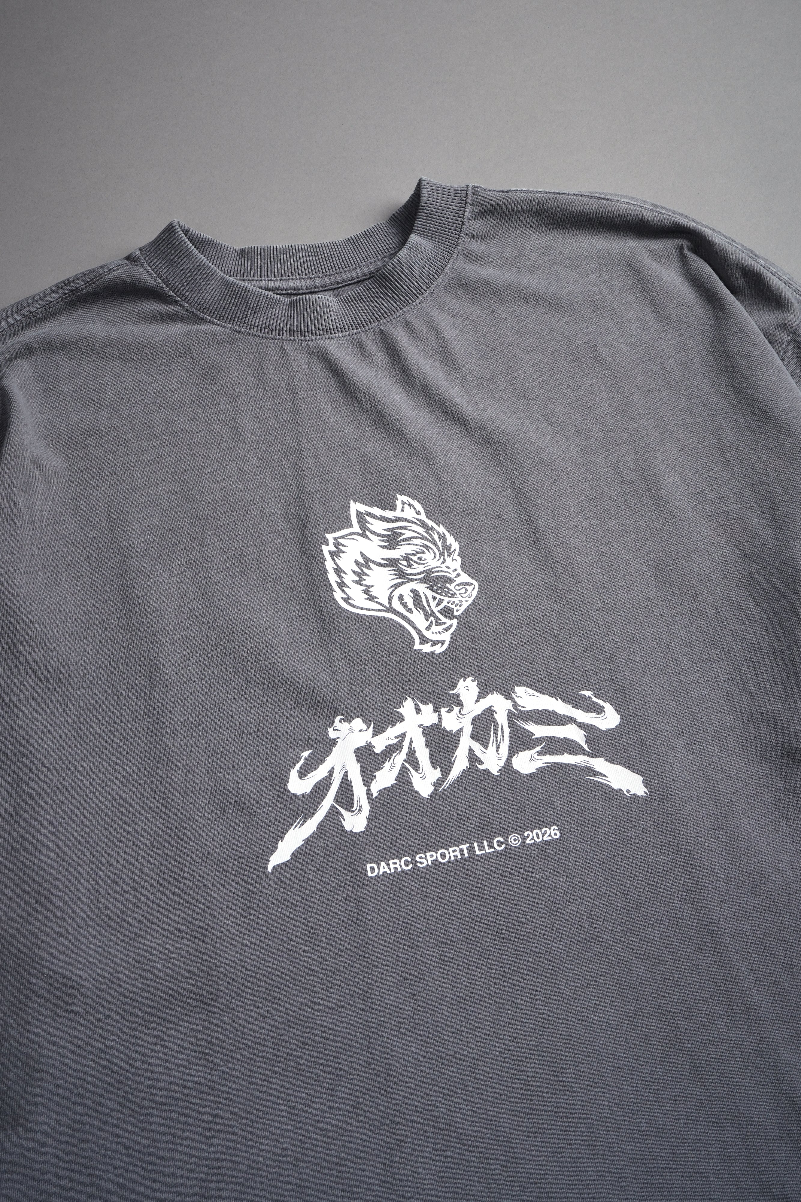 Okami Bushido Grunge Mid Length Raw Hem Ls Tee in Slate Gray