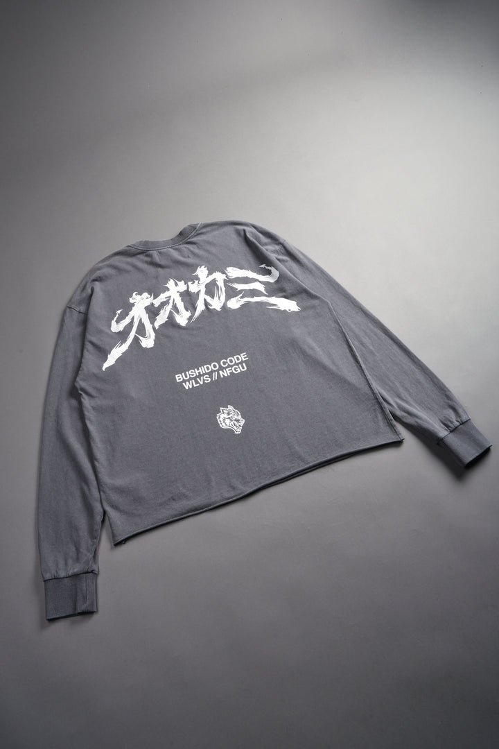 Okami Bushido Grunge Mid Length Raw Hem Ls Tee in Slate Gray