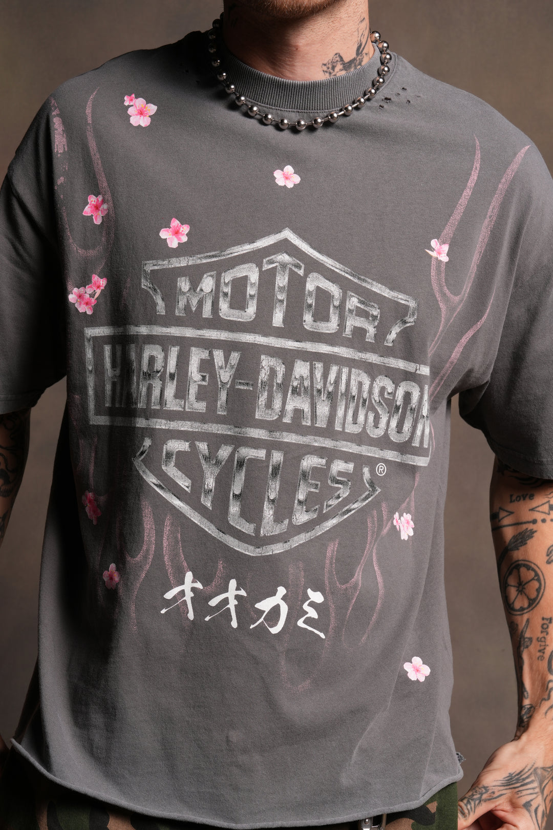 Darc Blossom Distressed Grunge Mid Length Raw Hem Tee in Slate Gray