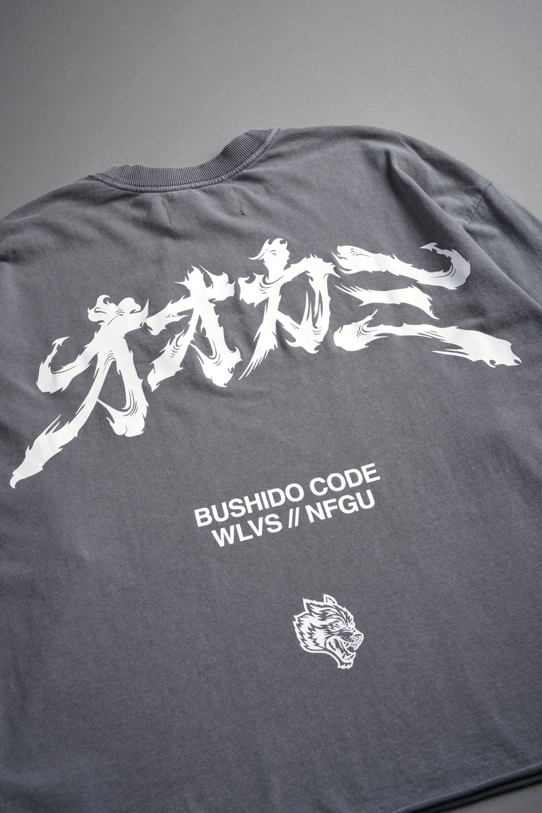 Okami Bushido Grunge Mid Length Raw Hem Ls Tee in Slate Gray