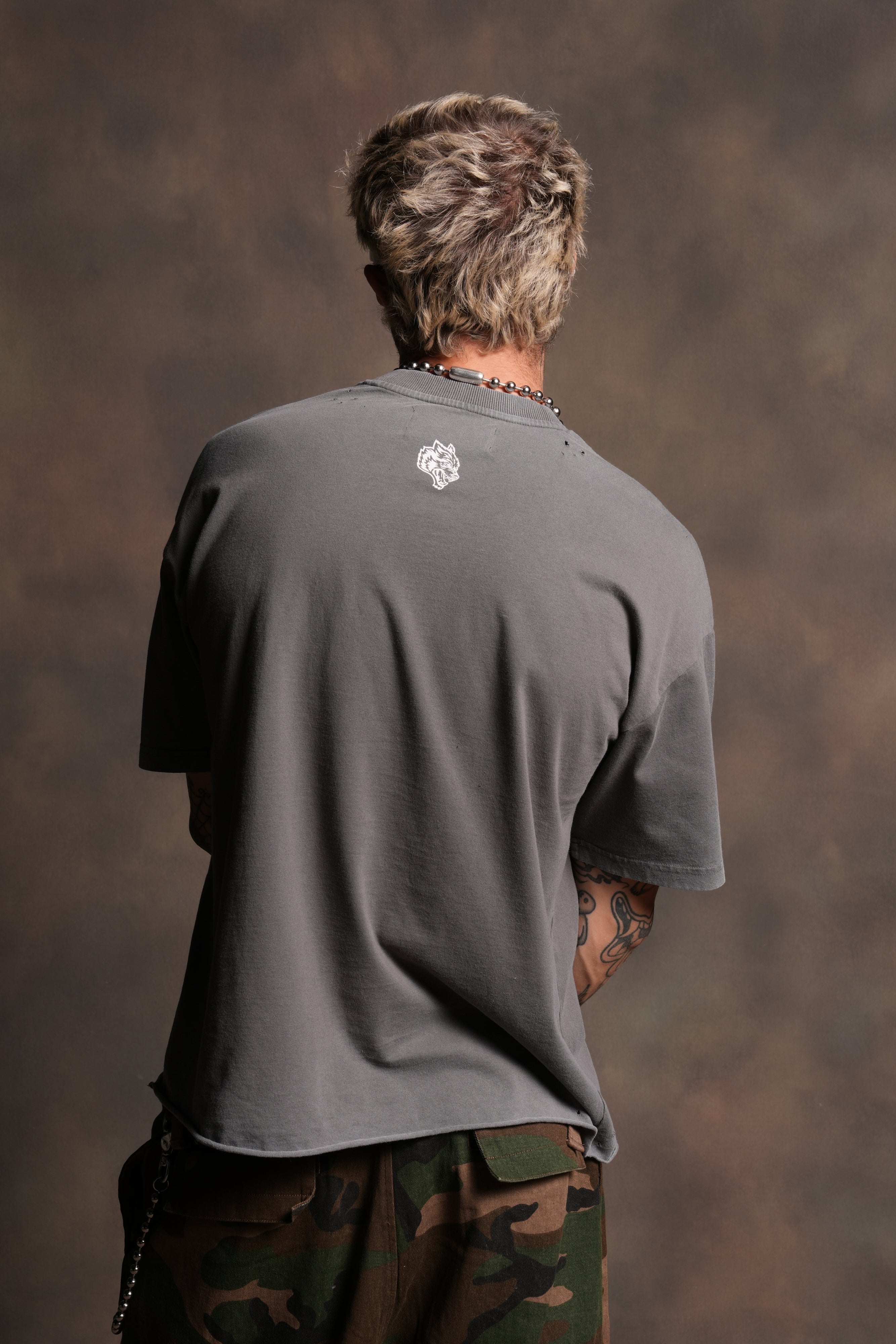 Darc Blossom Distressed Grunge Mid Length Raw Hem Tee in Slate Gray