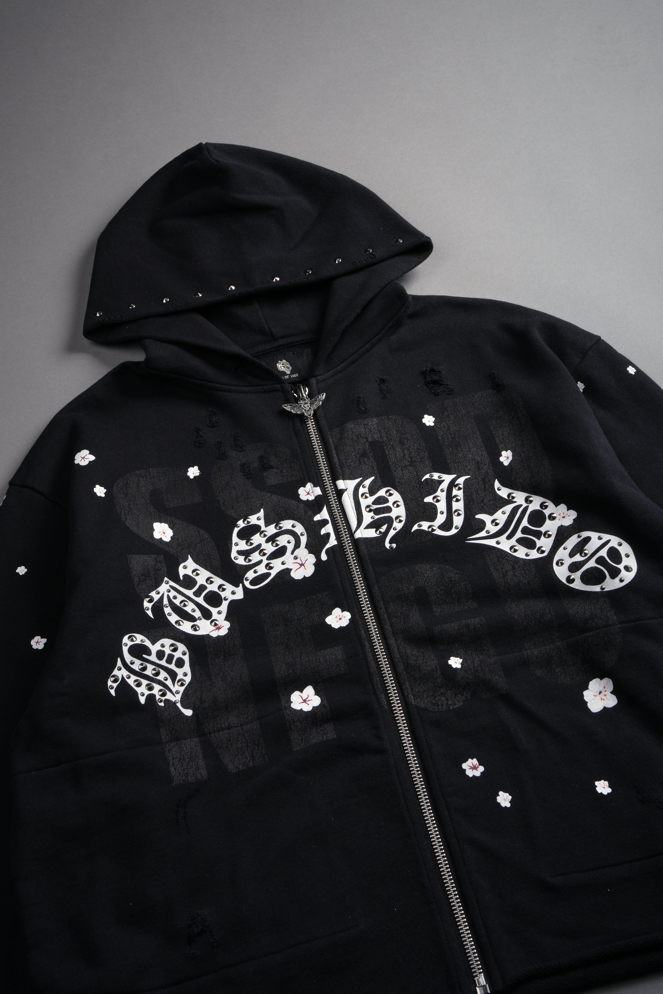 Ssddnfgu Bushido Distressed Grunge Mid Length Raw Hem Zip Hoodie in Black