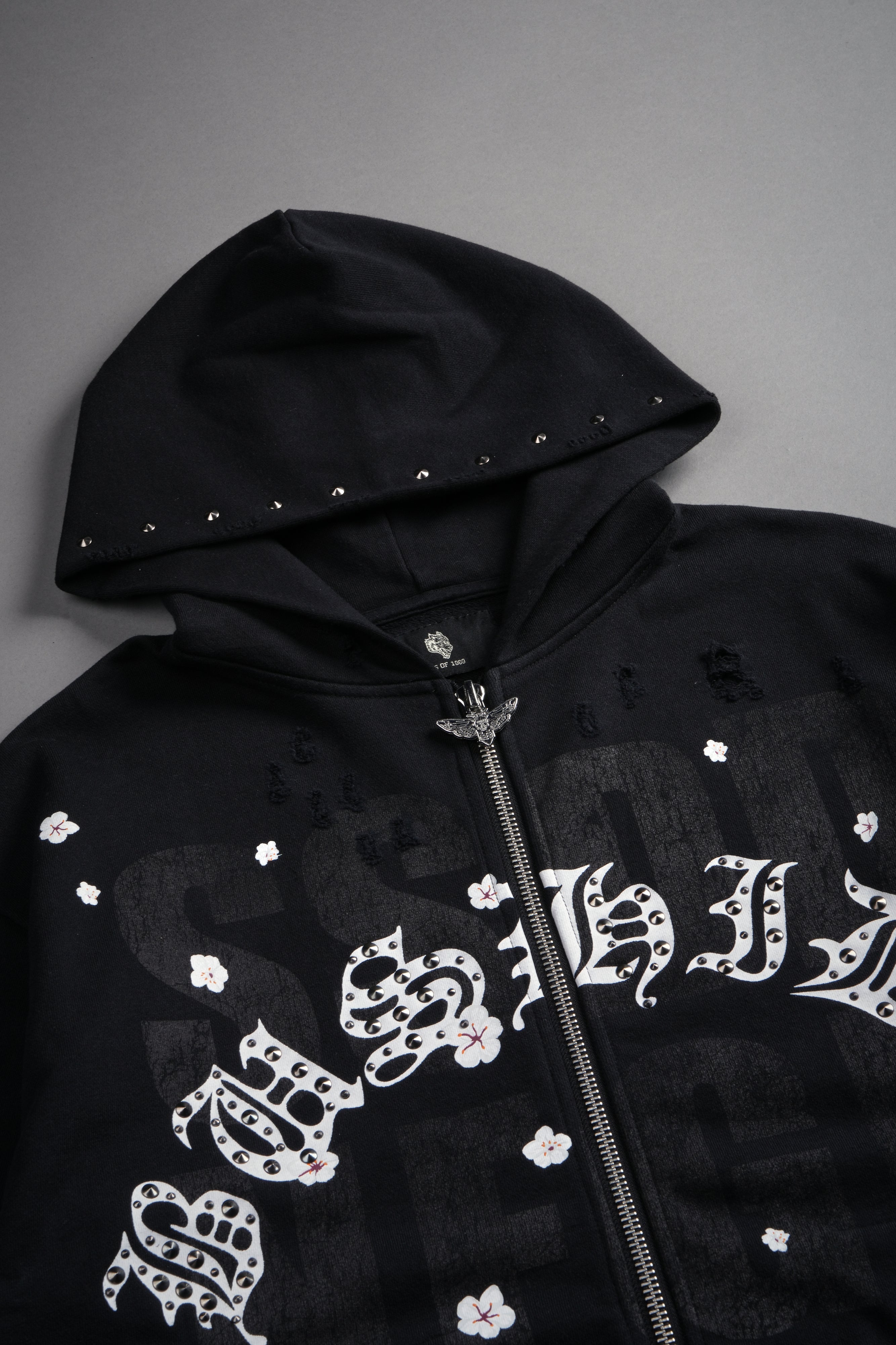 Ssddnfgu Bushido Distressed Grunge Mid Length Raw Hem Zip Hoodie in Black