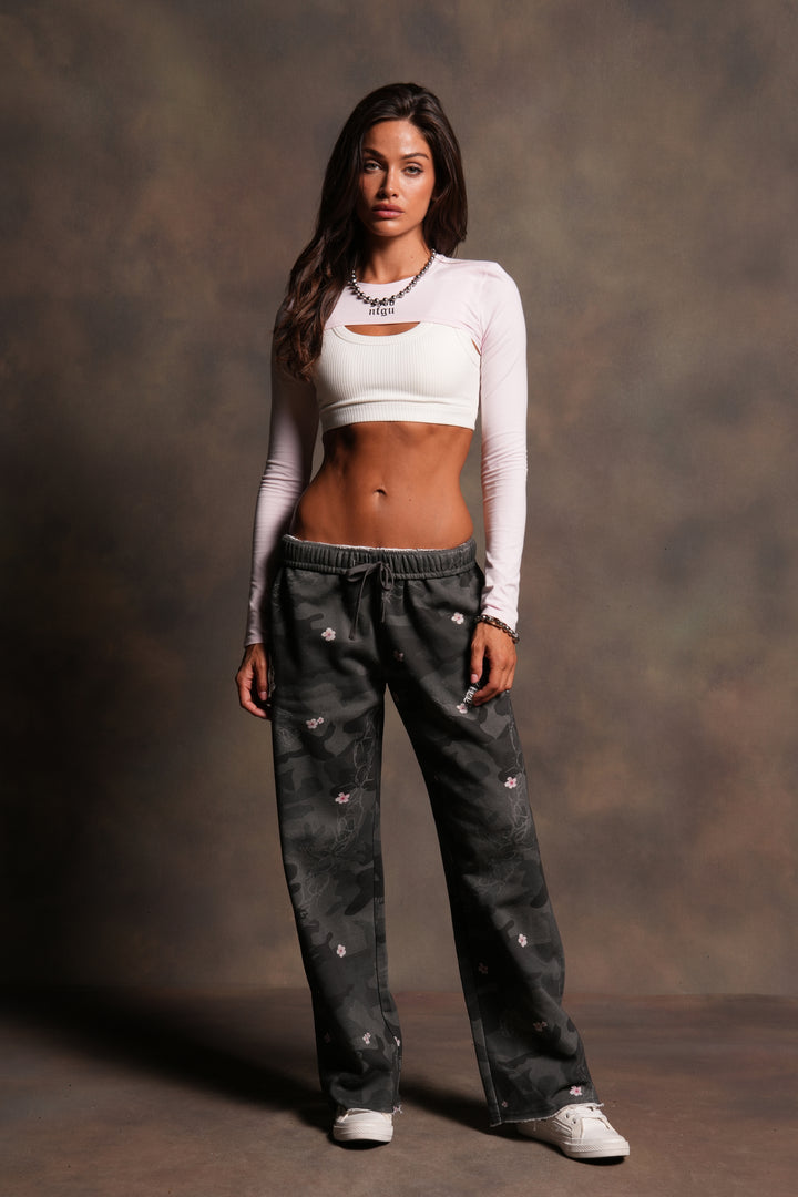 Wolf Chopper Big Cozy Sweats in Warrior In A Garden Black Camo