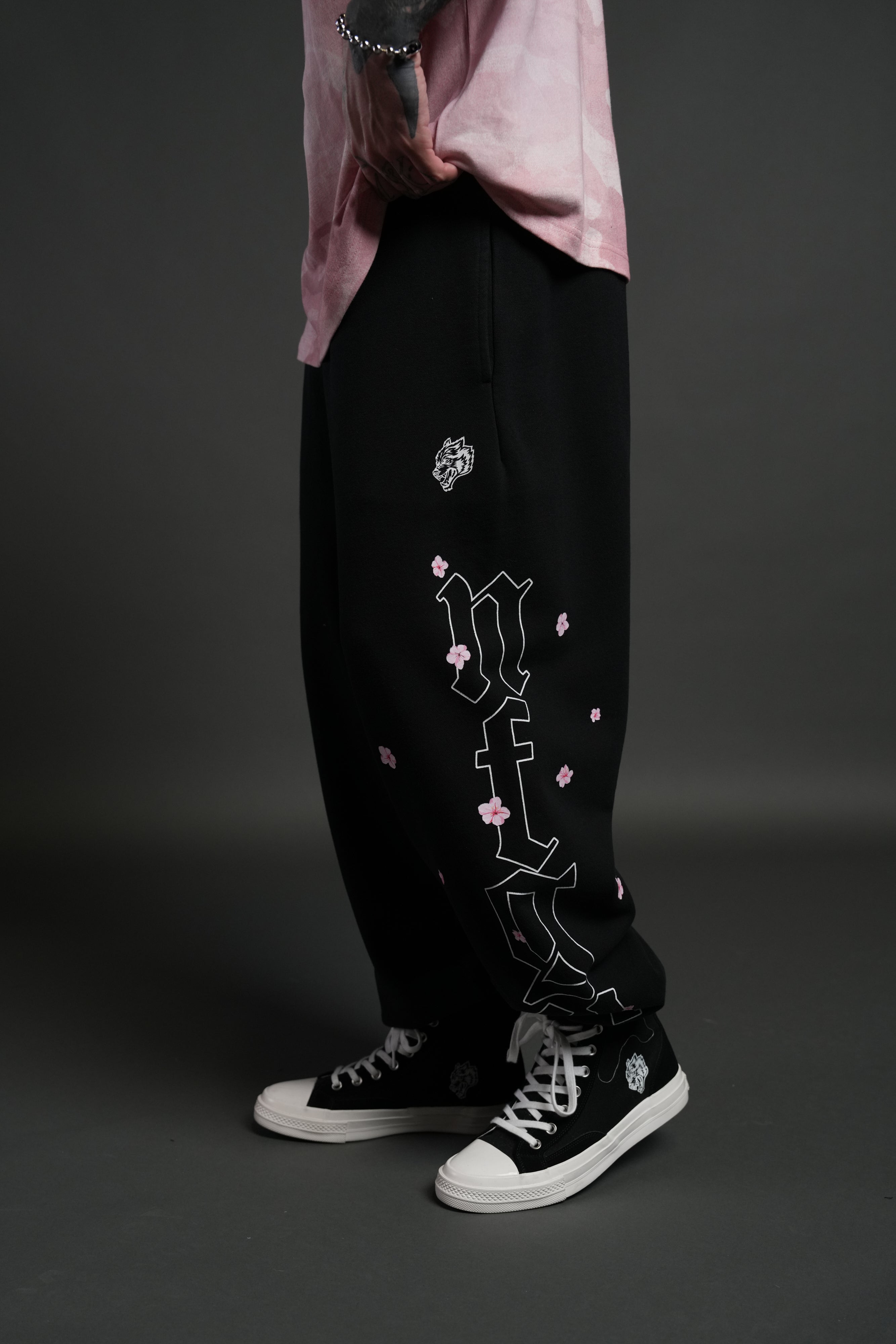 Blossom Mantra Unisex Lounger Sweat Pants in Black