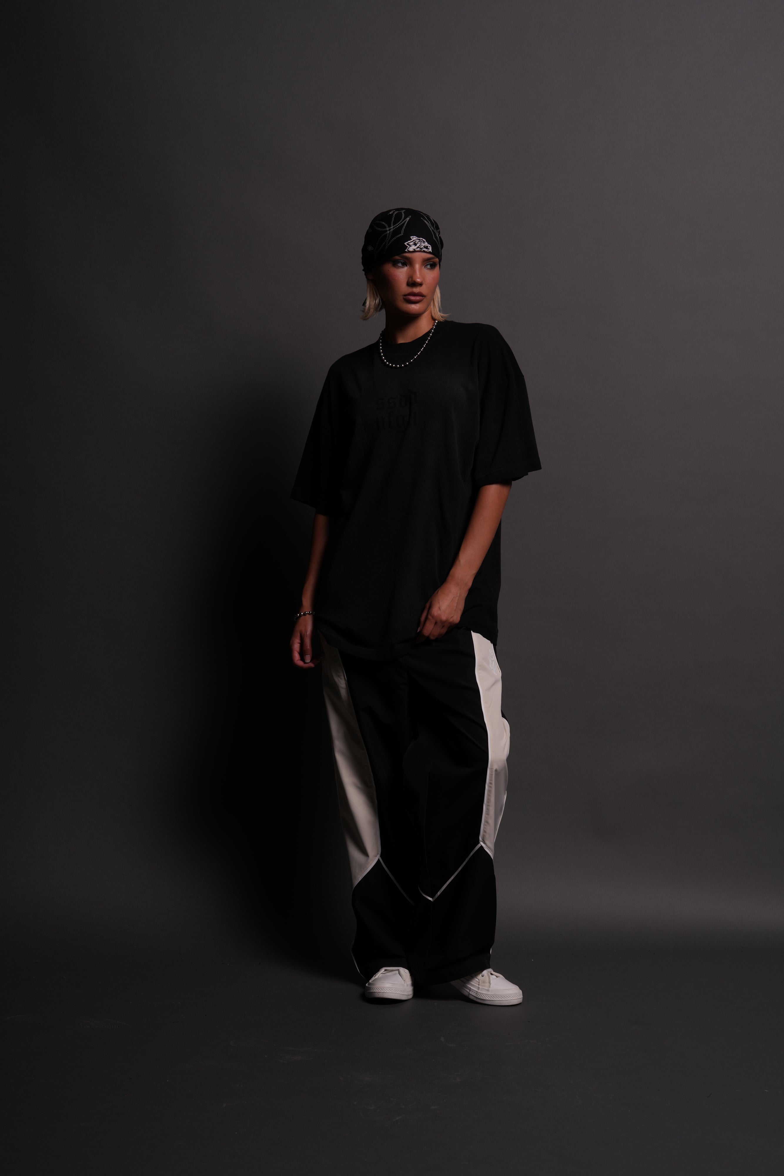 She Has Your Back "Pump Cover" Tee in Black Horizon Sun Fade