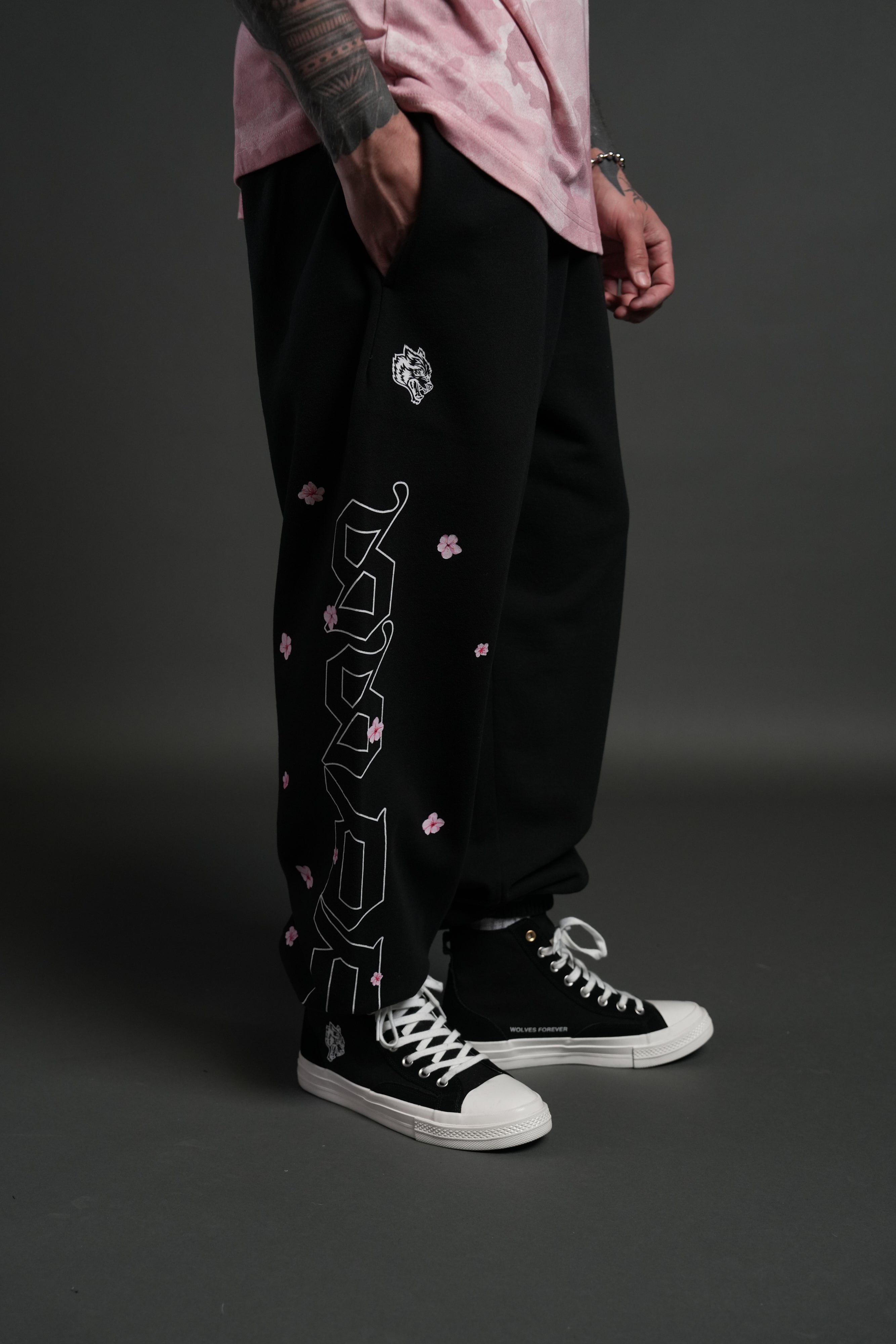 Blossom Mantra Unisex Lounger Sweat Pants in Black