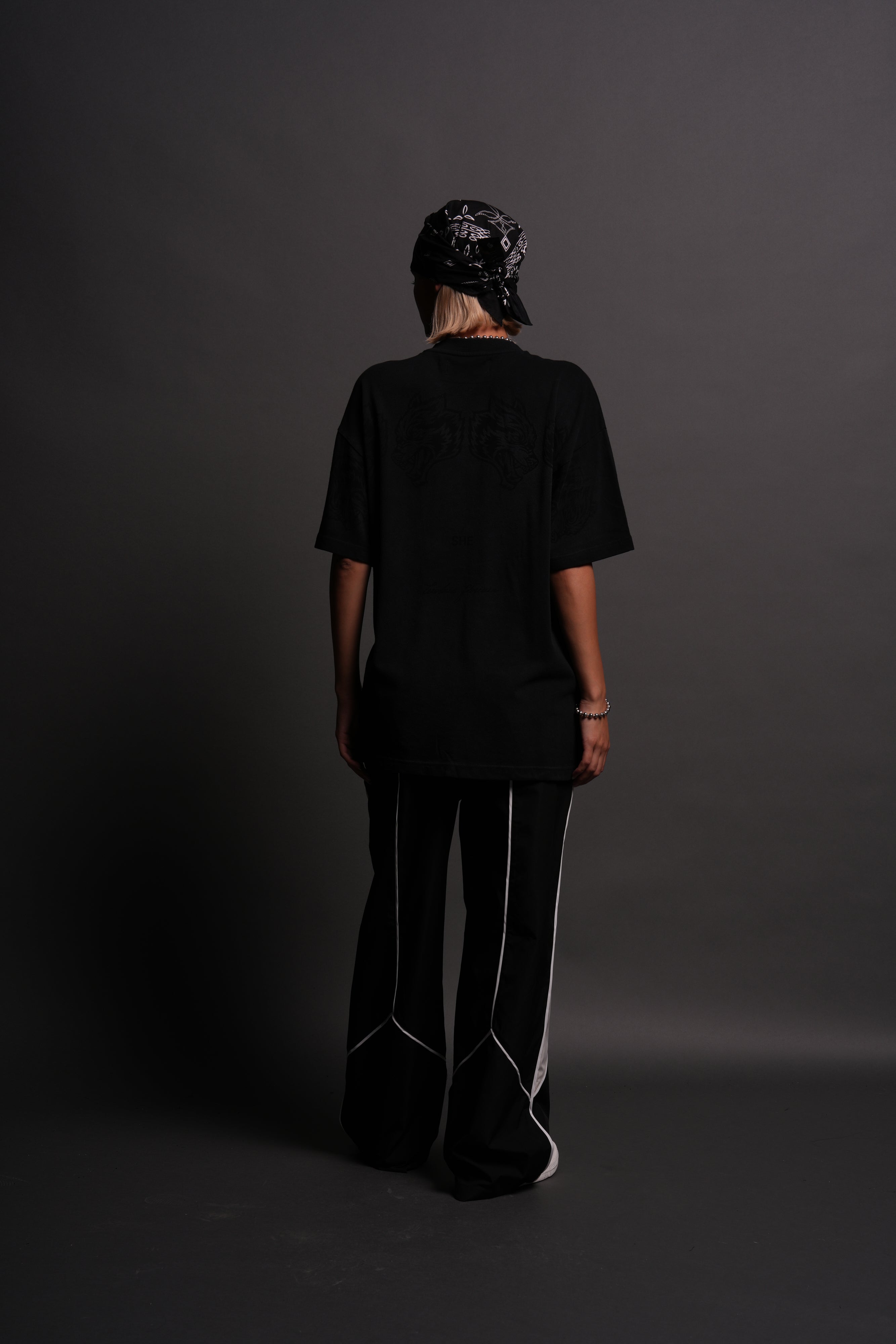 She Has Your Back "Pump Cover" Tee in Black Horizon Sun Fade