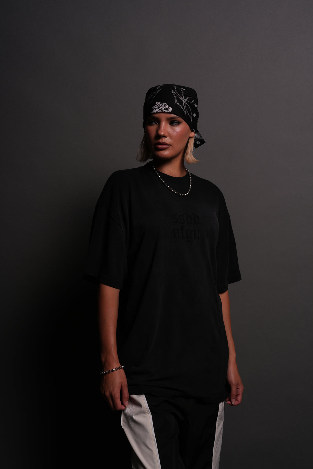 She Has Your Back "Pump Cover" Tee in Black Horizon Sun Fade