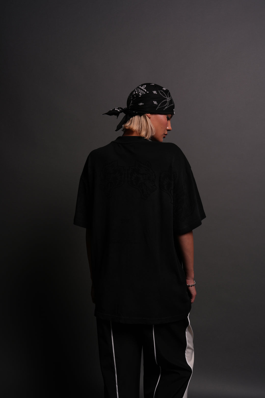 She Has Your Back "Pump Cover" Tee in Black Horizon Sun Fade