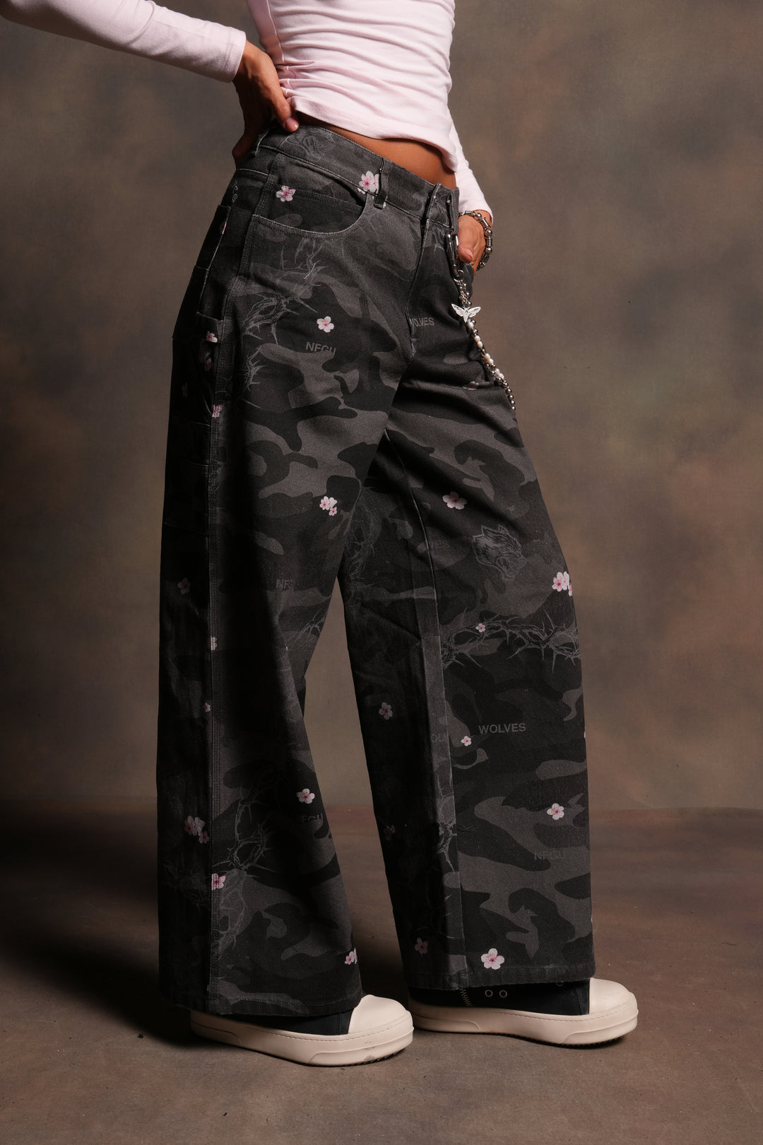 Wolves Chopper Wide Leg Carpenter Pant in Warrior In A Garden Black Camo