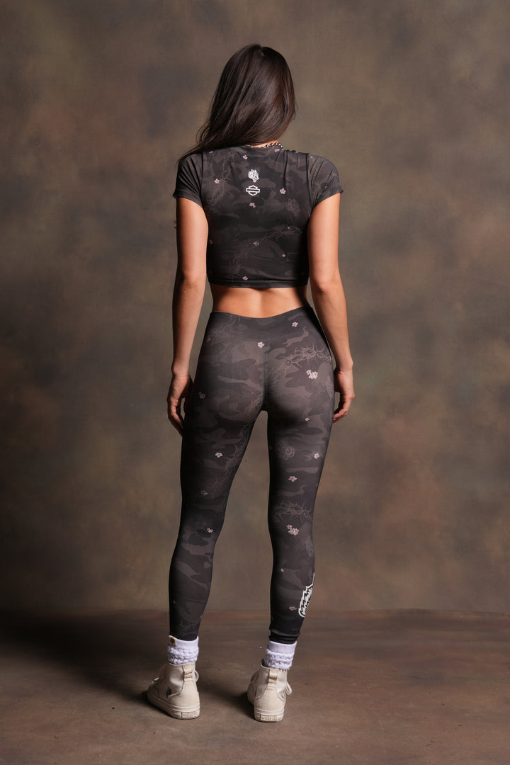 Wolf Chopper Hadley Soft Seamless Leggings in Warrior in a Garden Black Camo