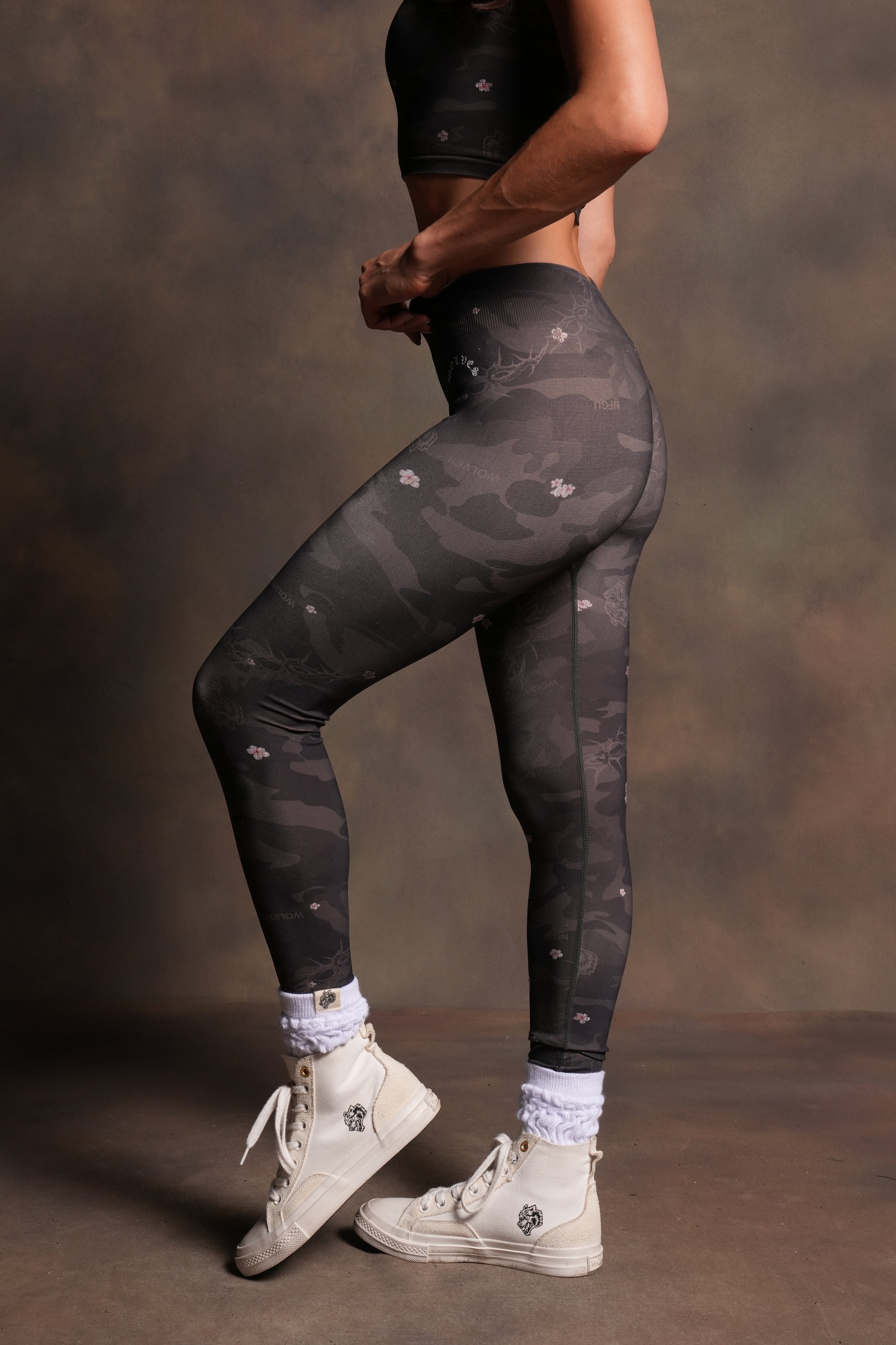 Wolf Chopper Hadley Soft Seamless Leggings in Warrior in a Garden Black Camo