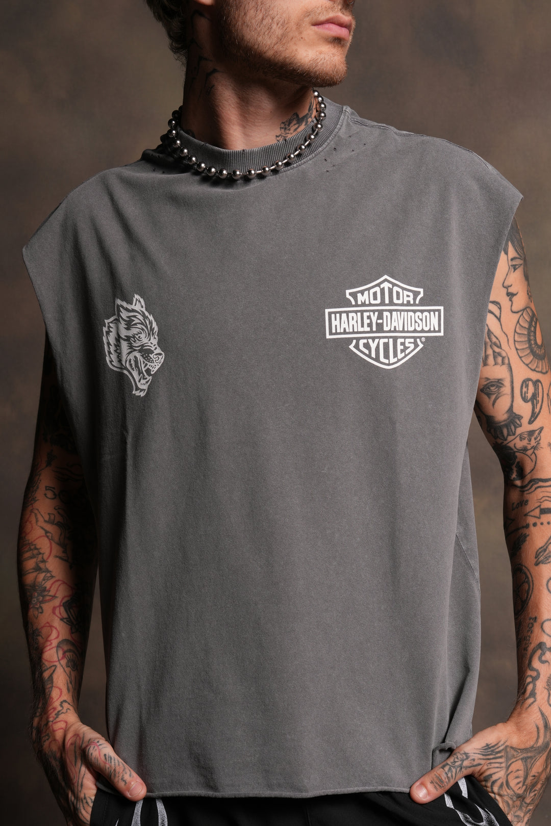 Live Free H-D Distressed Grunge Mid Length Raw Hem Muscle Tee in Slate Gray