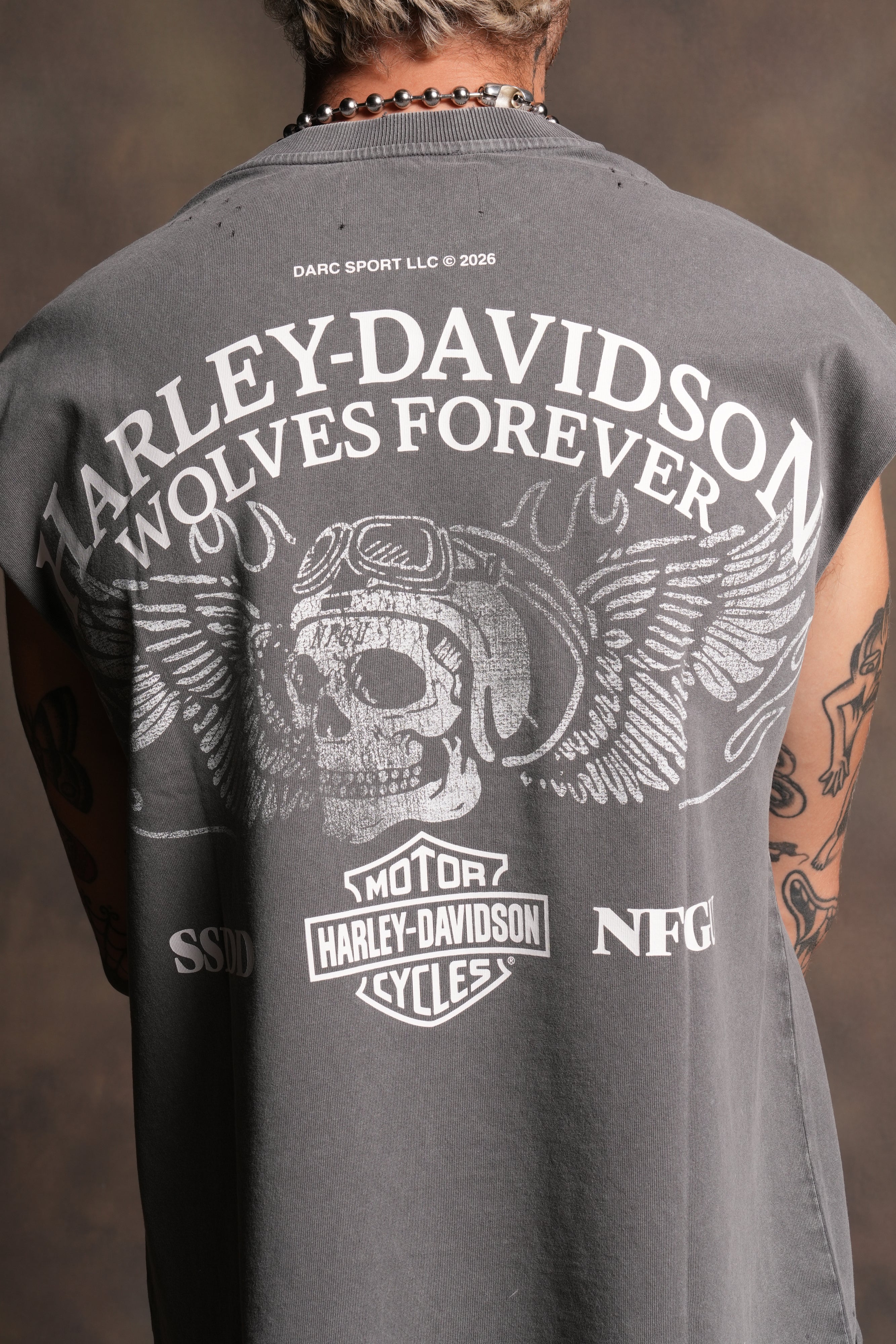 Live Free H-D Distressed Grunge Mid Length Raw Hem Muscle Tee in Slate Gray