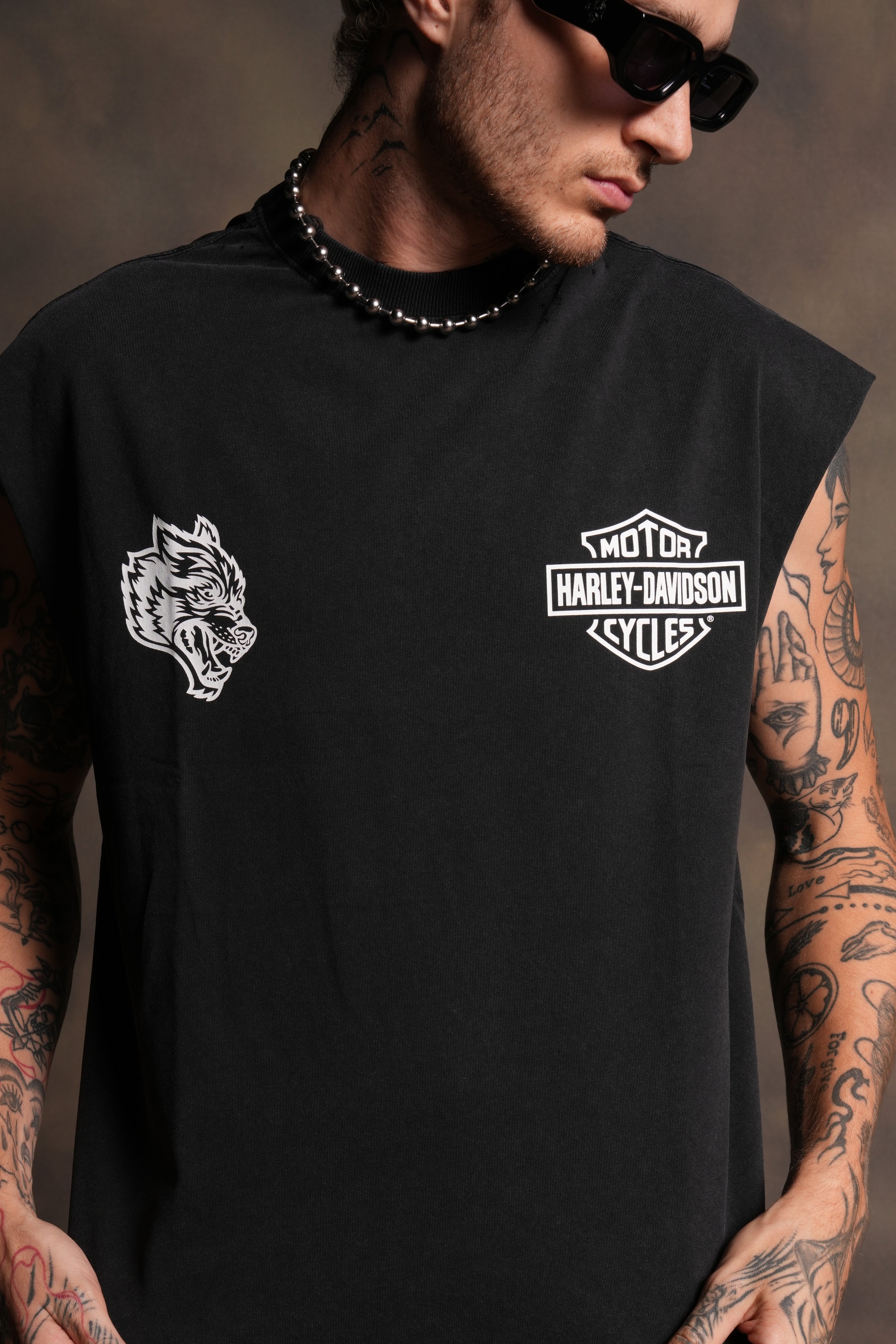 Live Free H-D Distressed Grunge Mid Length Raw Hem Muscle Tee in Washed Black