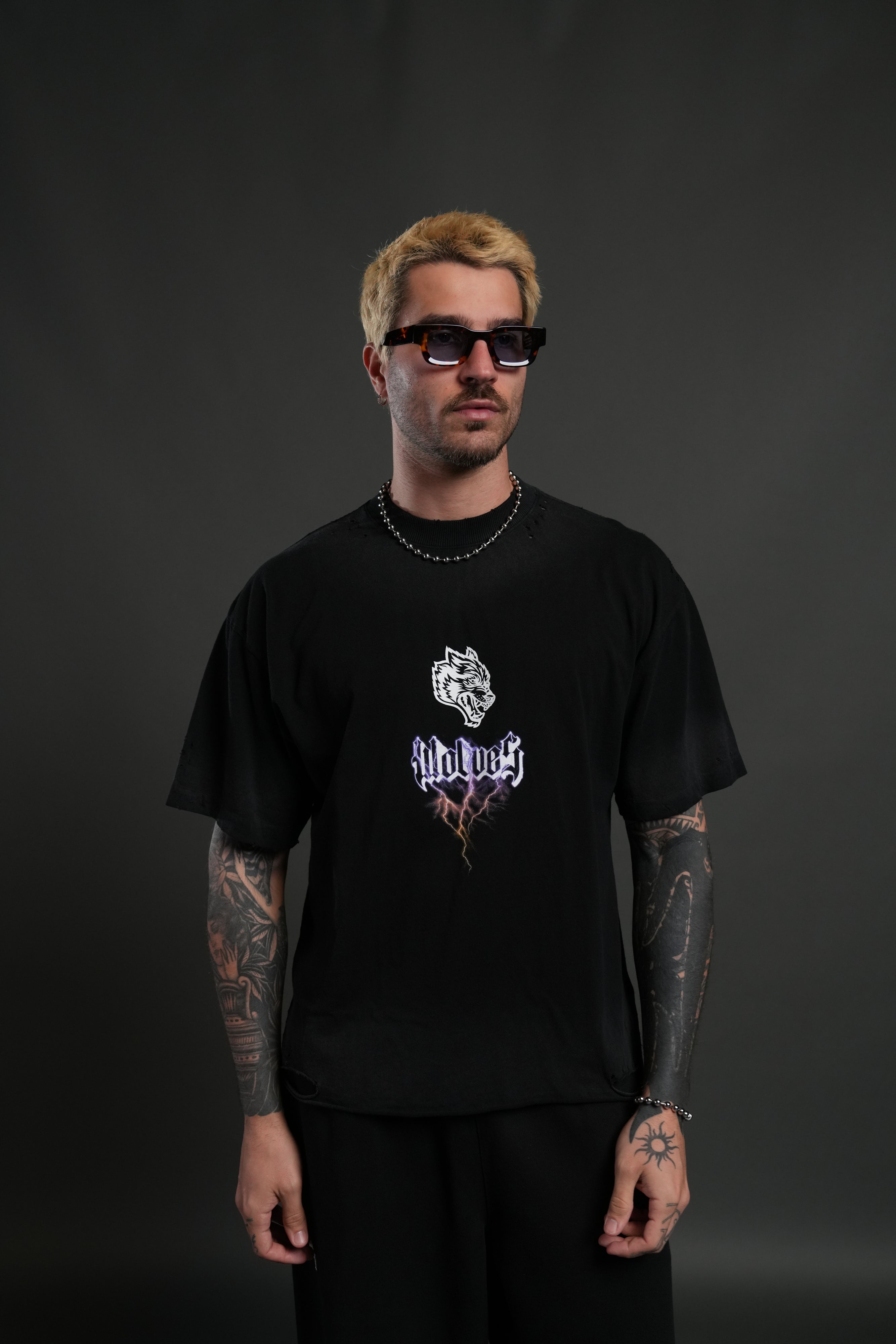 Wolves Lightning Distressed Grunge Tee in Black Drift Wash